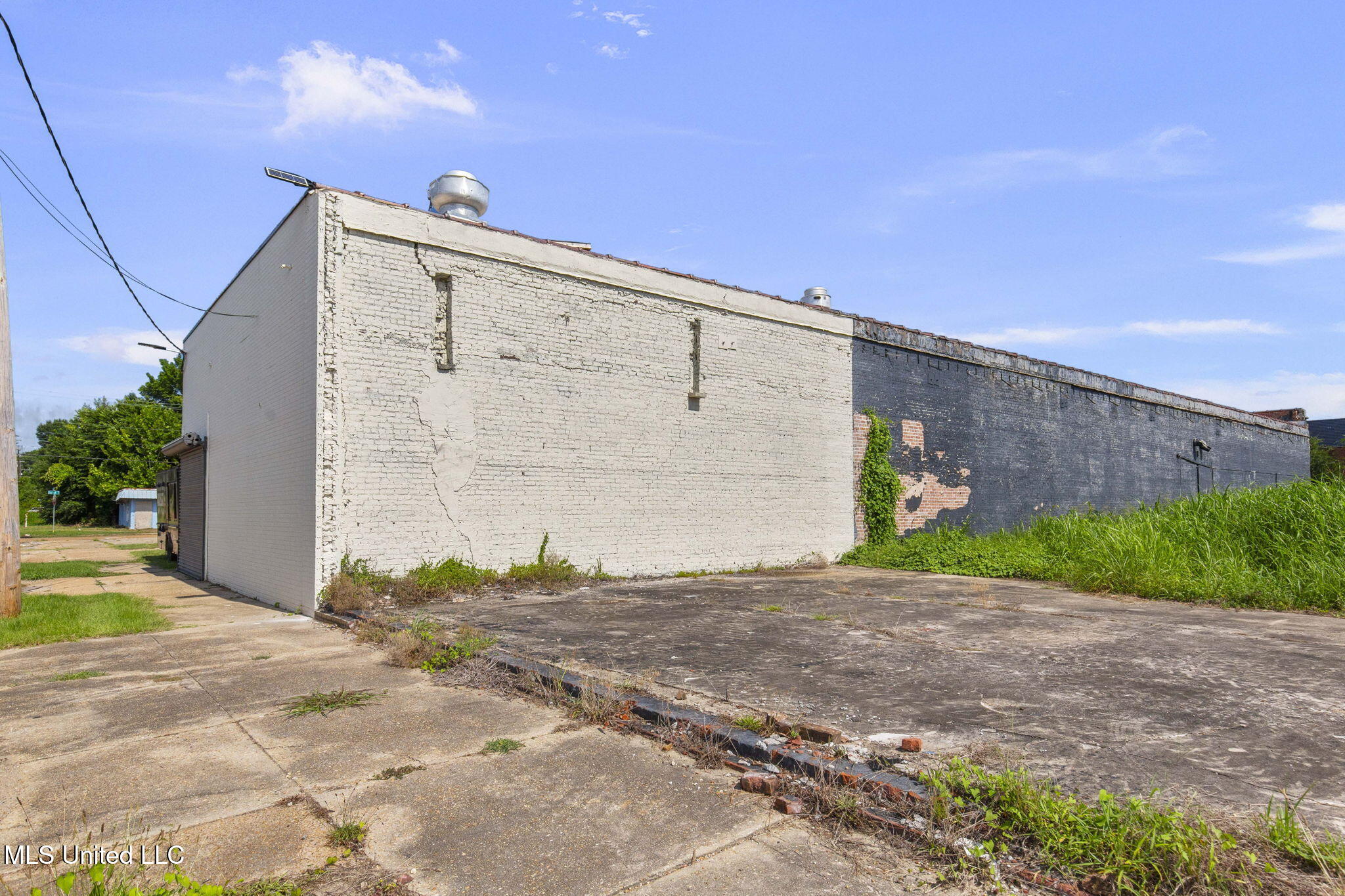 110 E South Street Property Photo 58