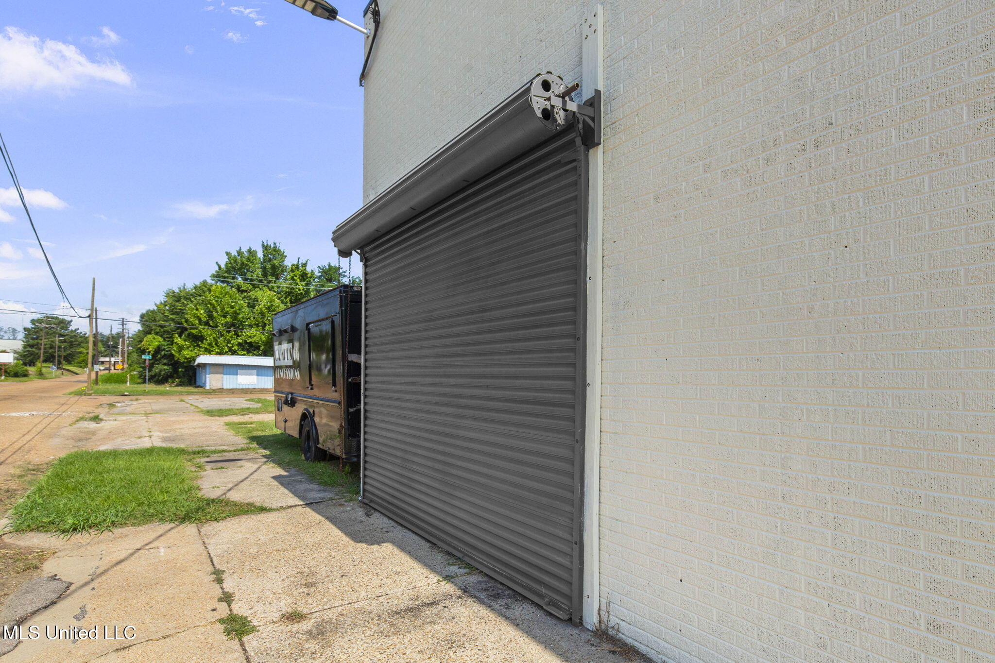 110 E South Street Property Photo 59