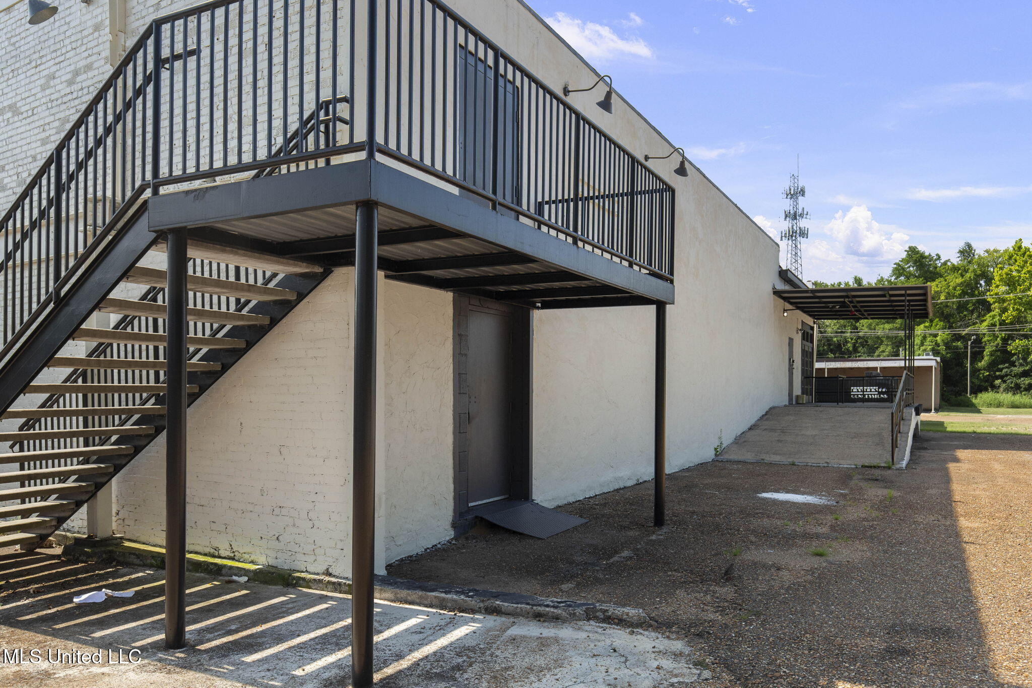 110 E South Street Property Photo 63