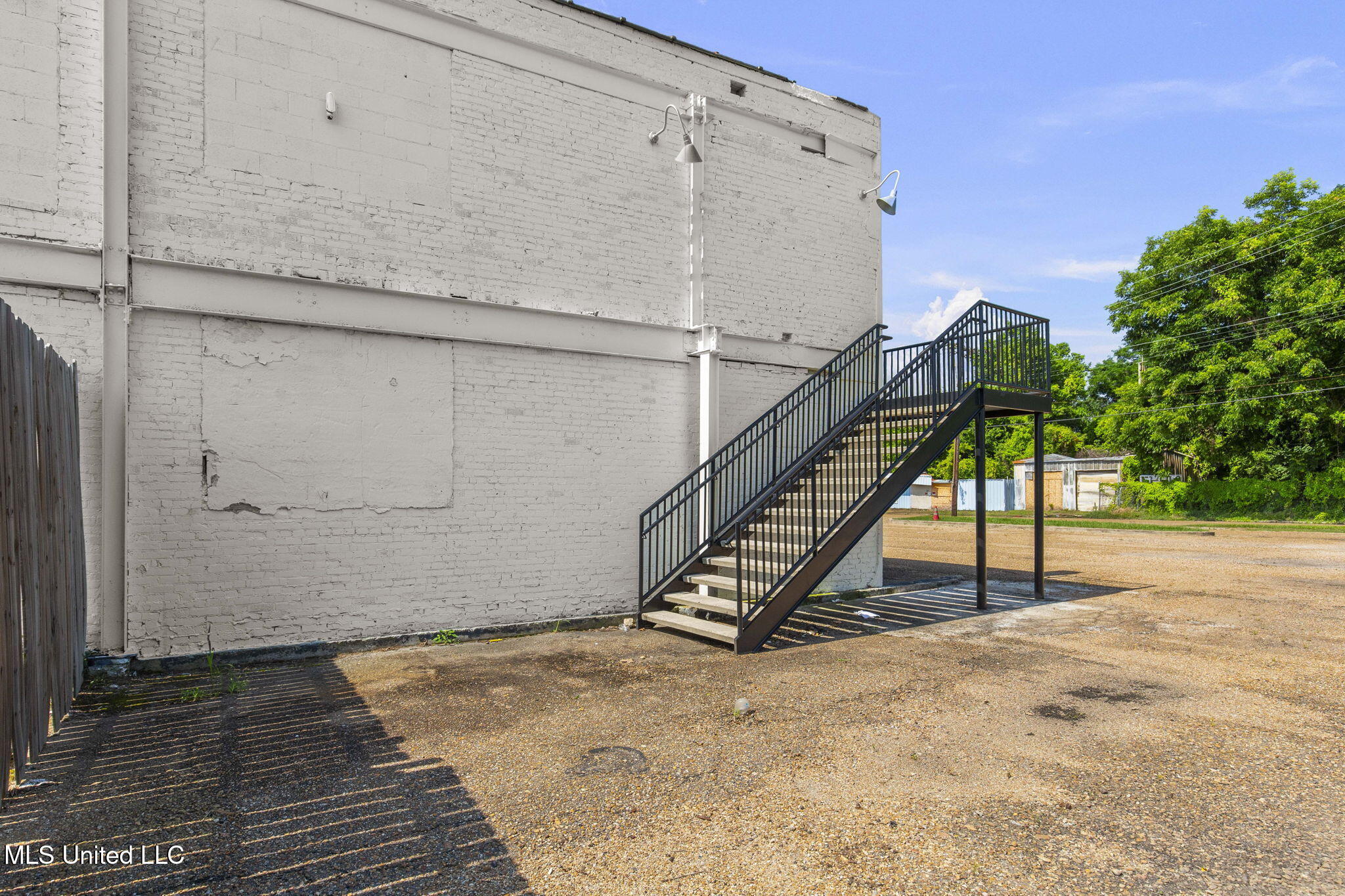 110 E South Street Property Photo 64