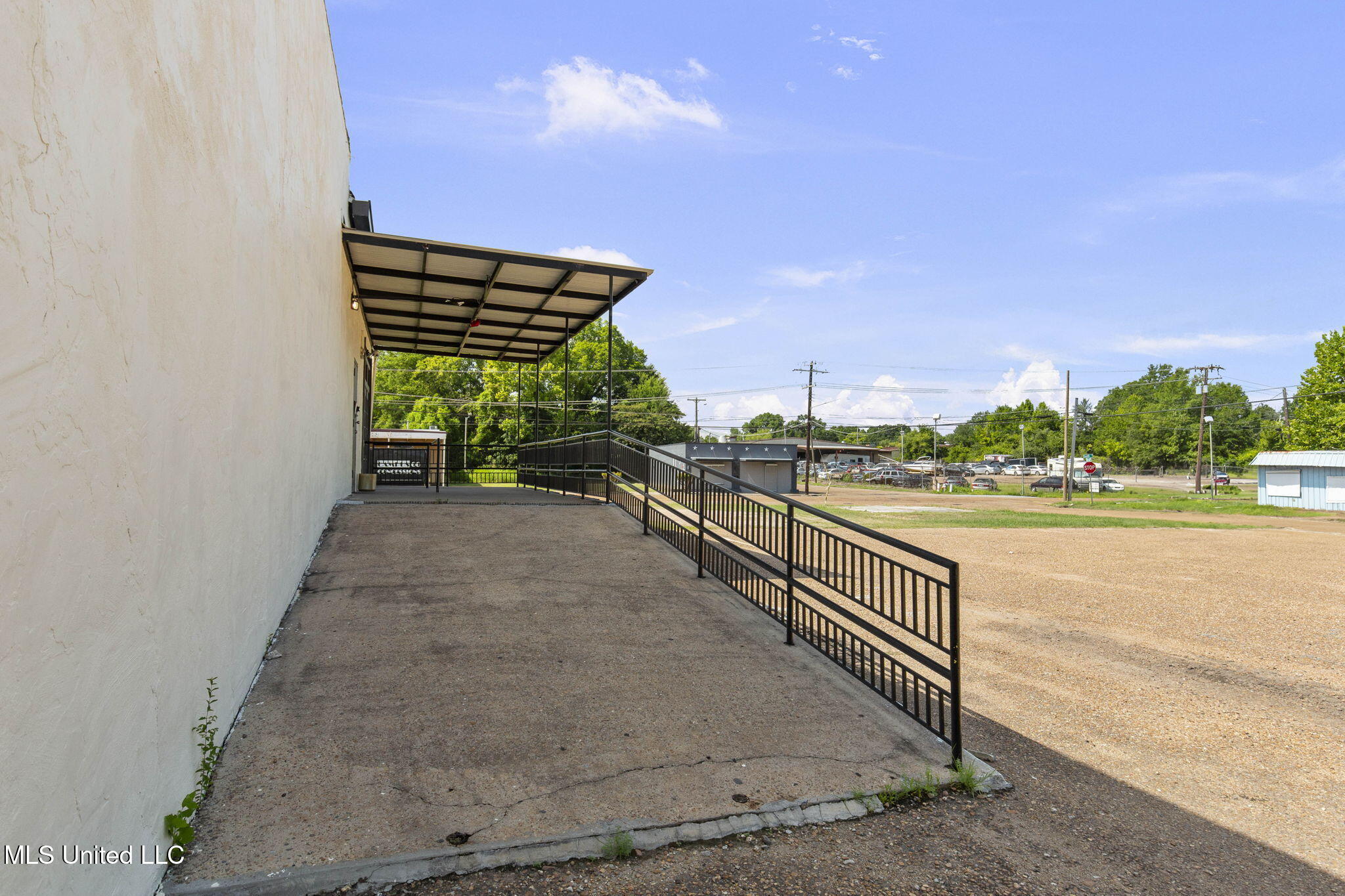 110 E South Street Property Photo 65
