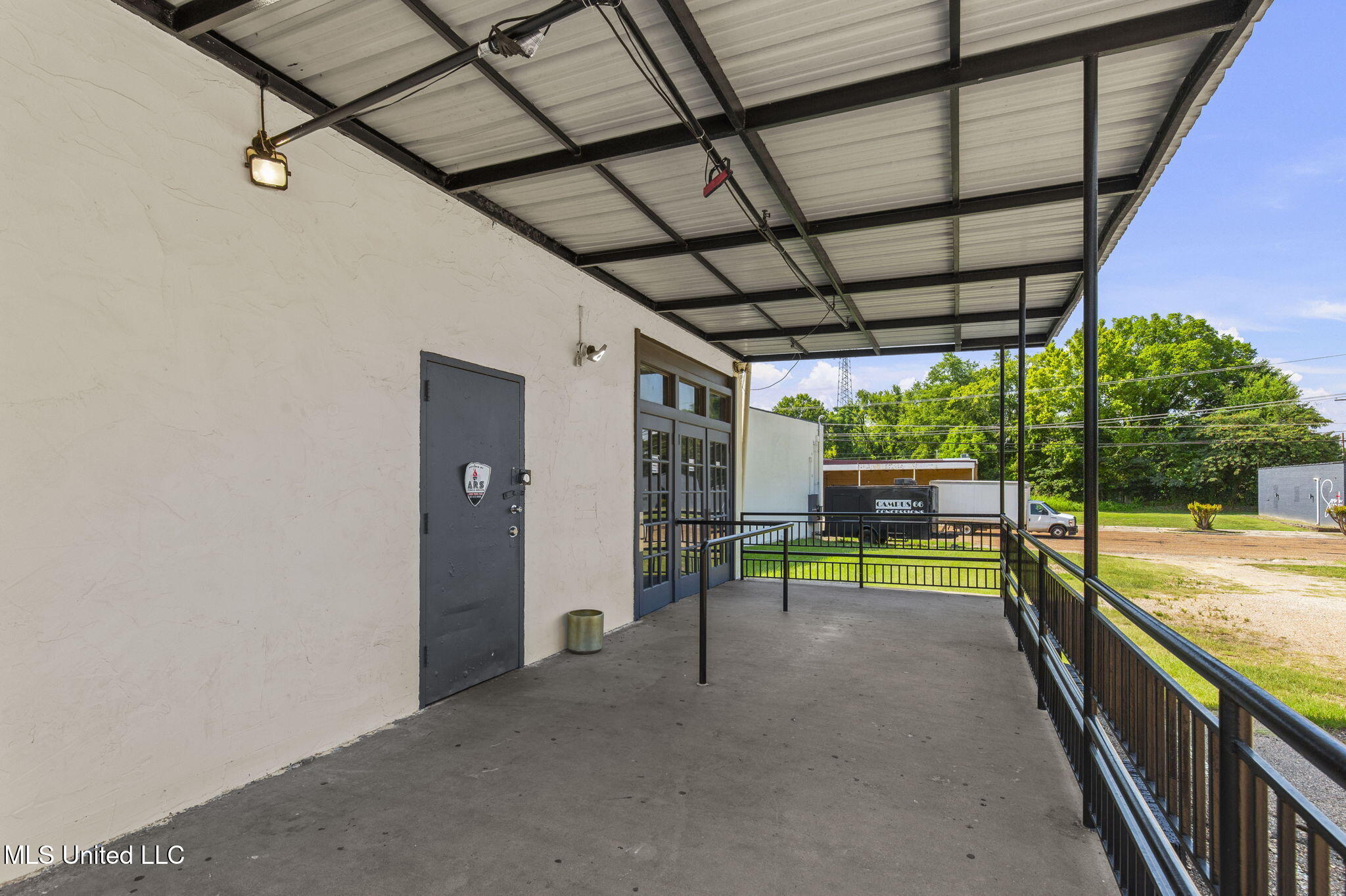 110 E South Street Property Photo 66
