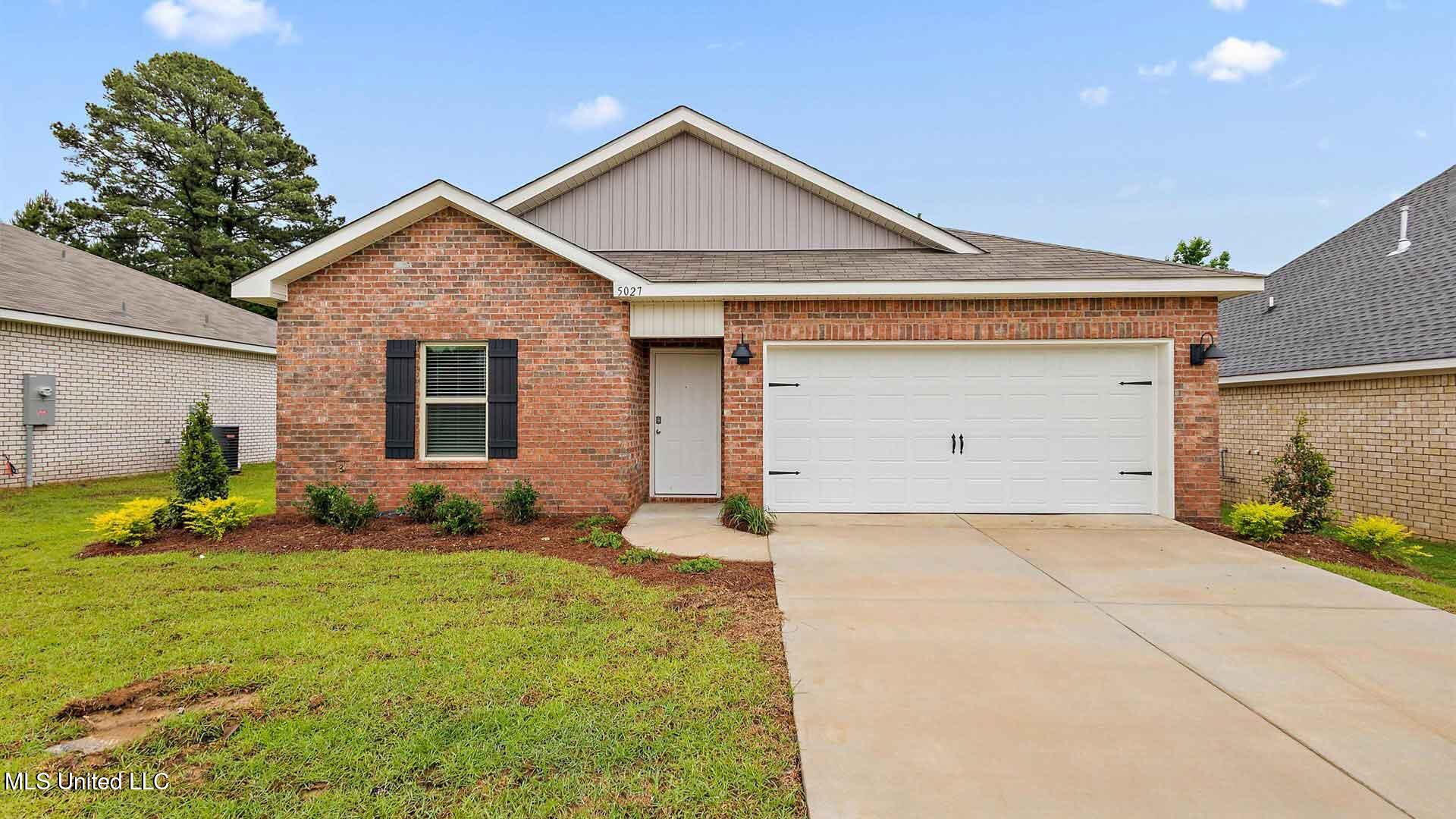 716 Honeysuckle Loop Property Photo 1