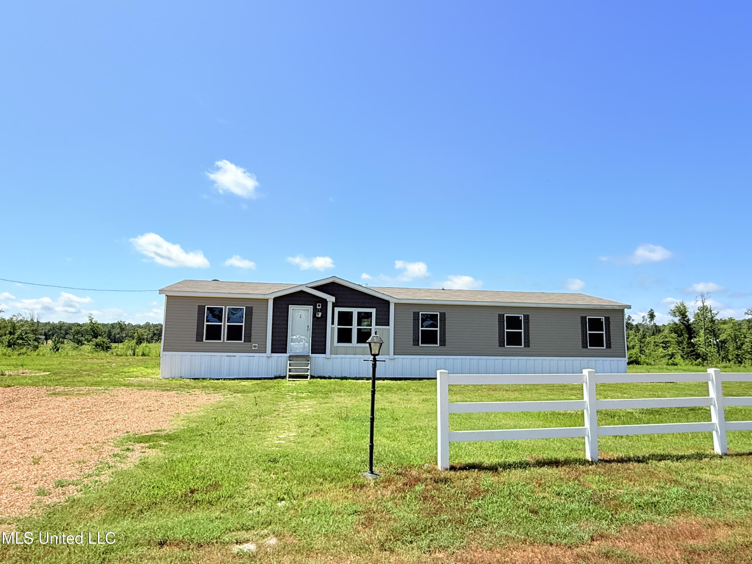 100 Storm Cove Property Photo 1