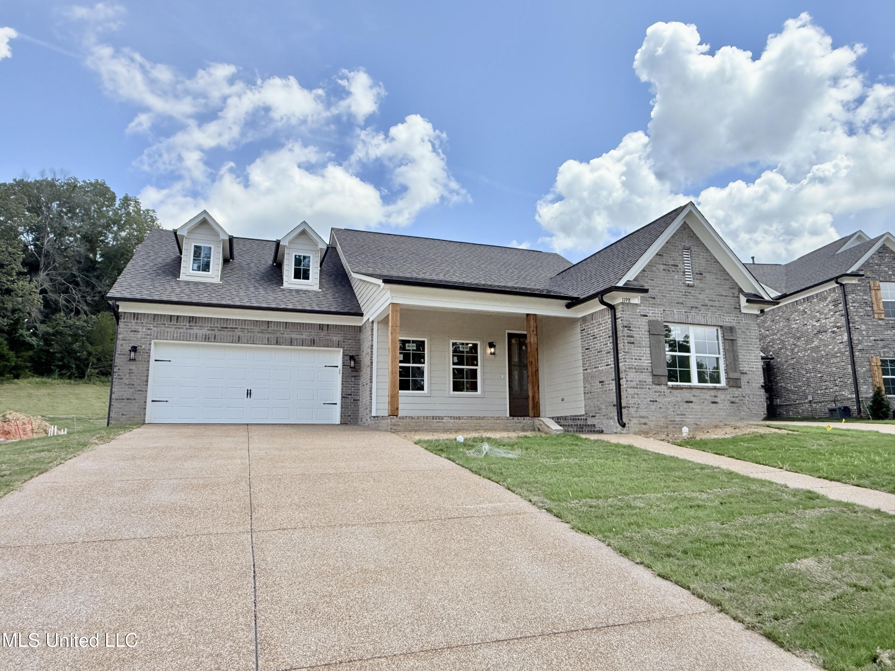 1198 Creekside Lane Property Photo 1