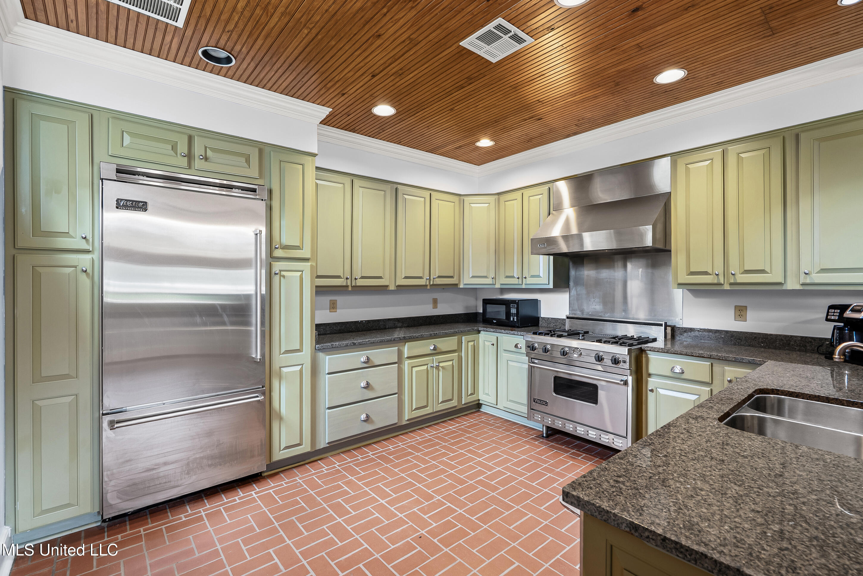 987 Harris Street Property Photo 6
