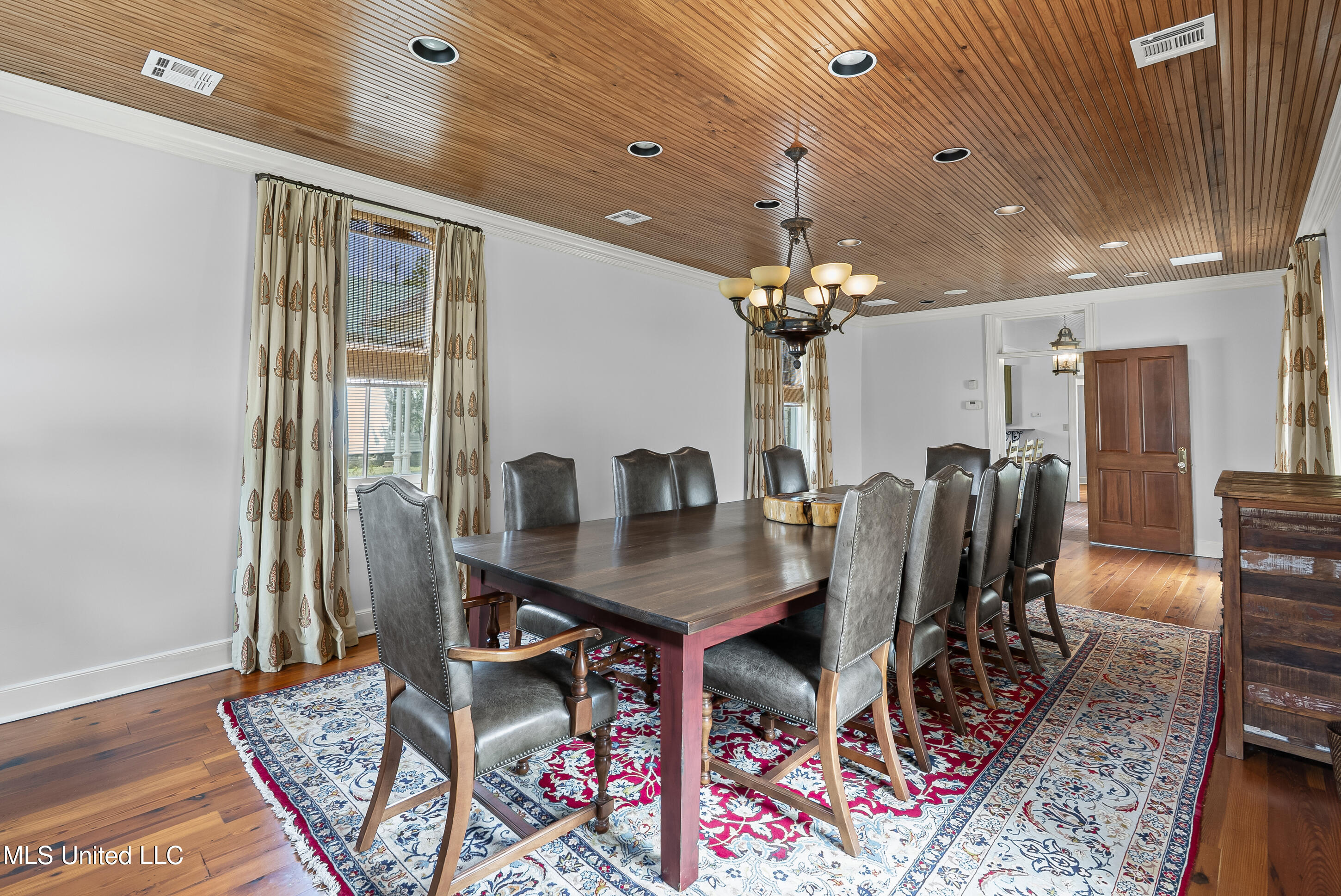 987 Harris Street Property Photo 8
