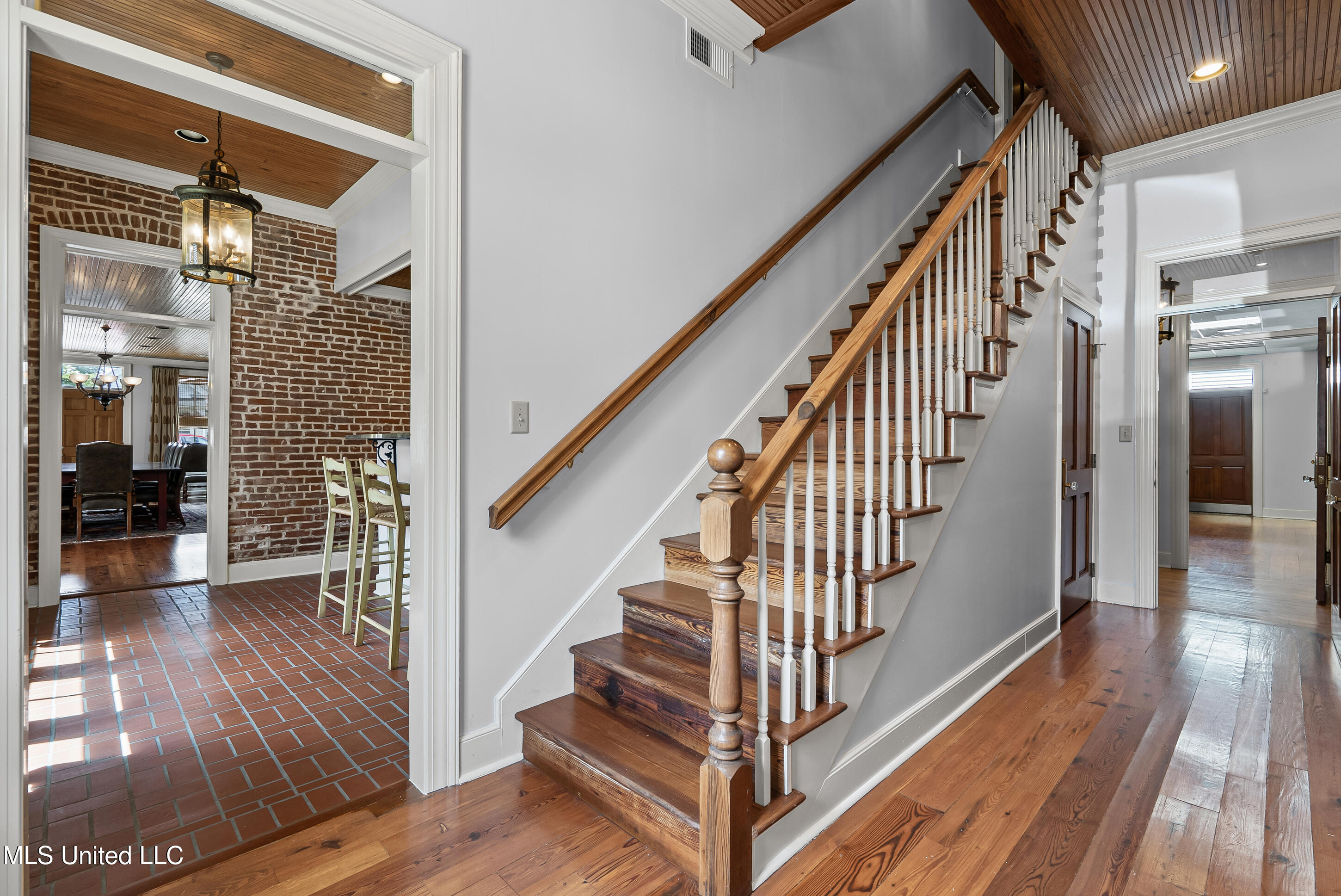 987 Harris Street Property Photo 10