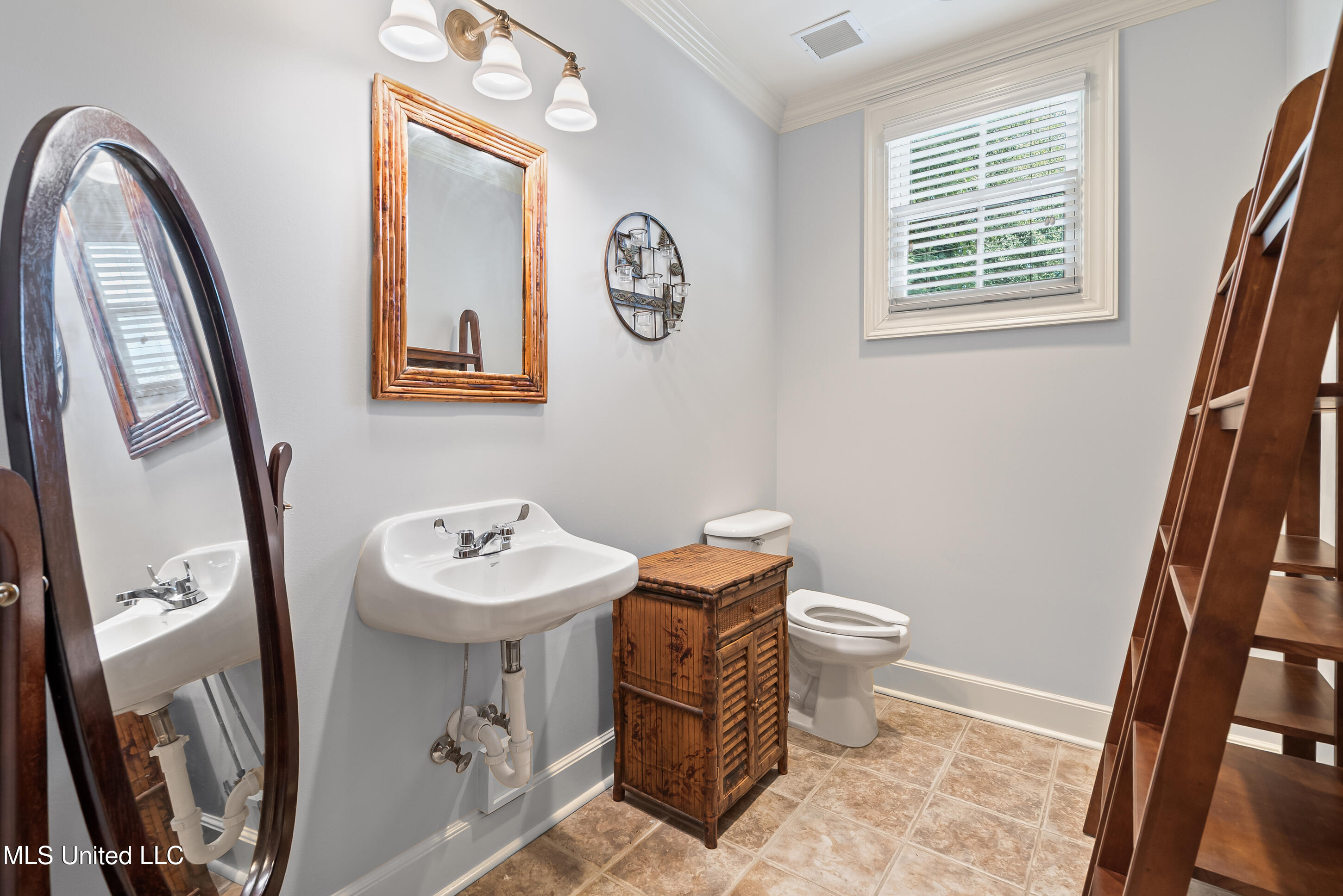 987 Harris Street Property Photo 12