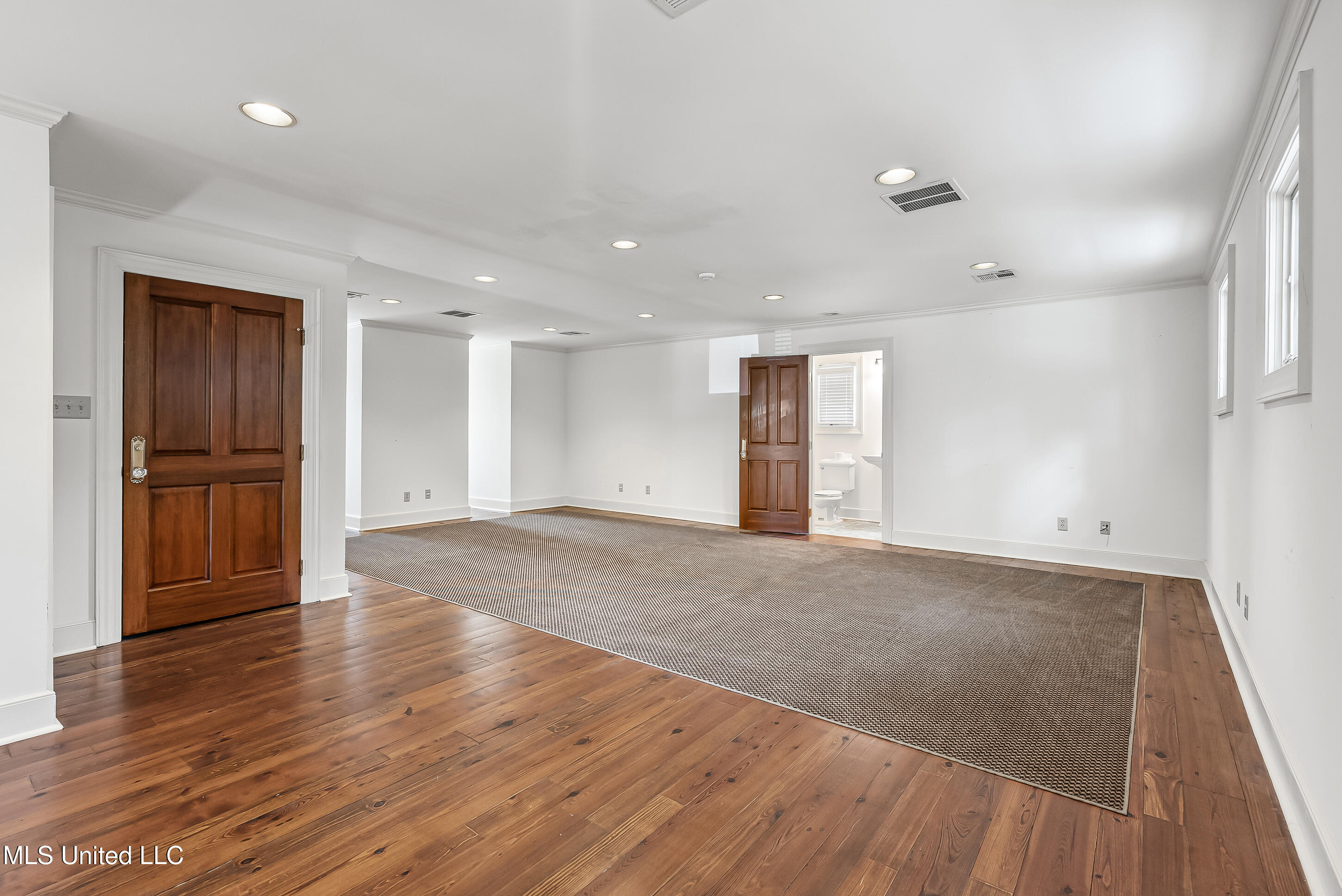 987 Harris Street Property Photo 20
