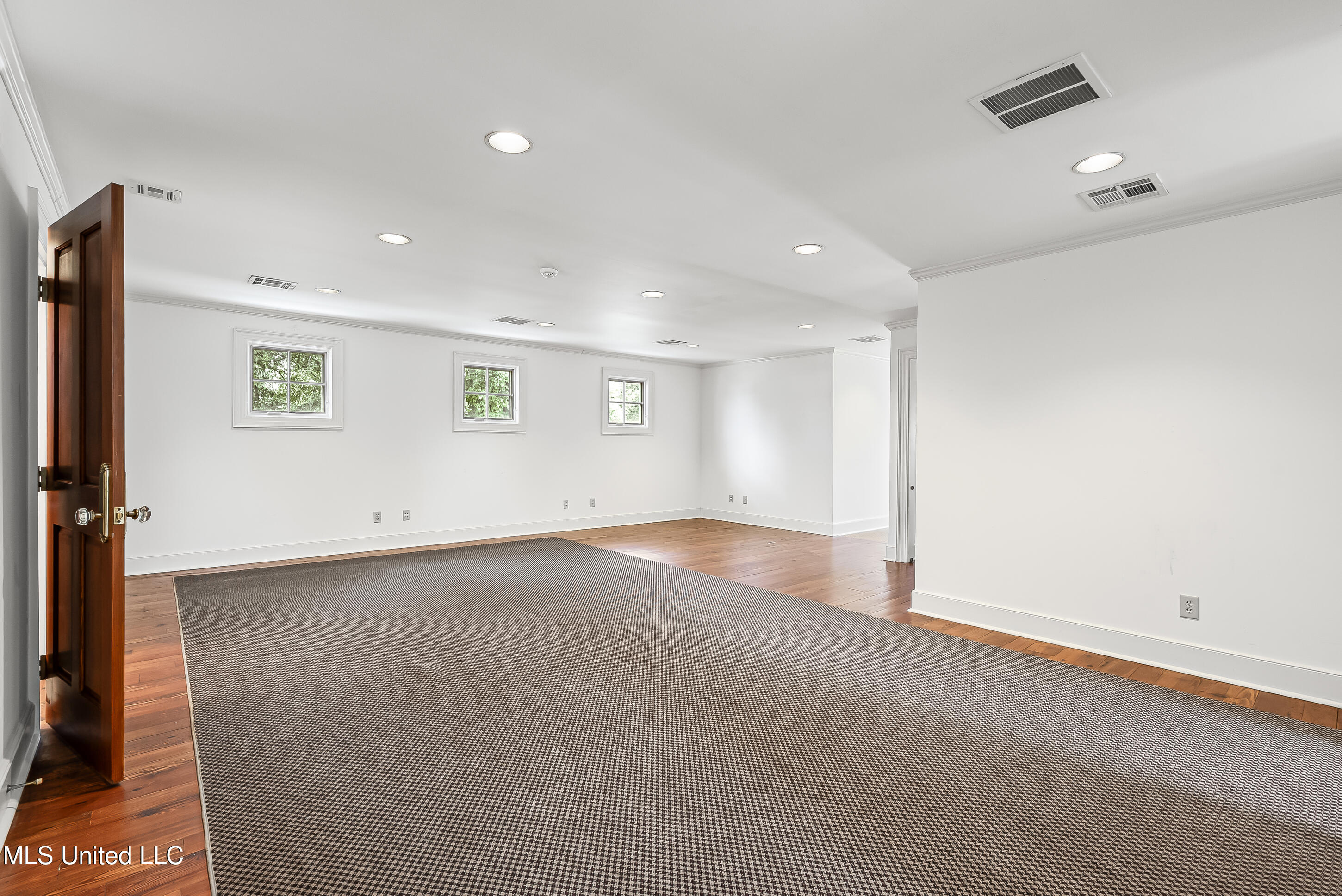 987 Harris Street Property Photo 22