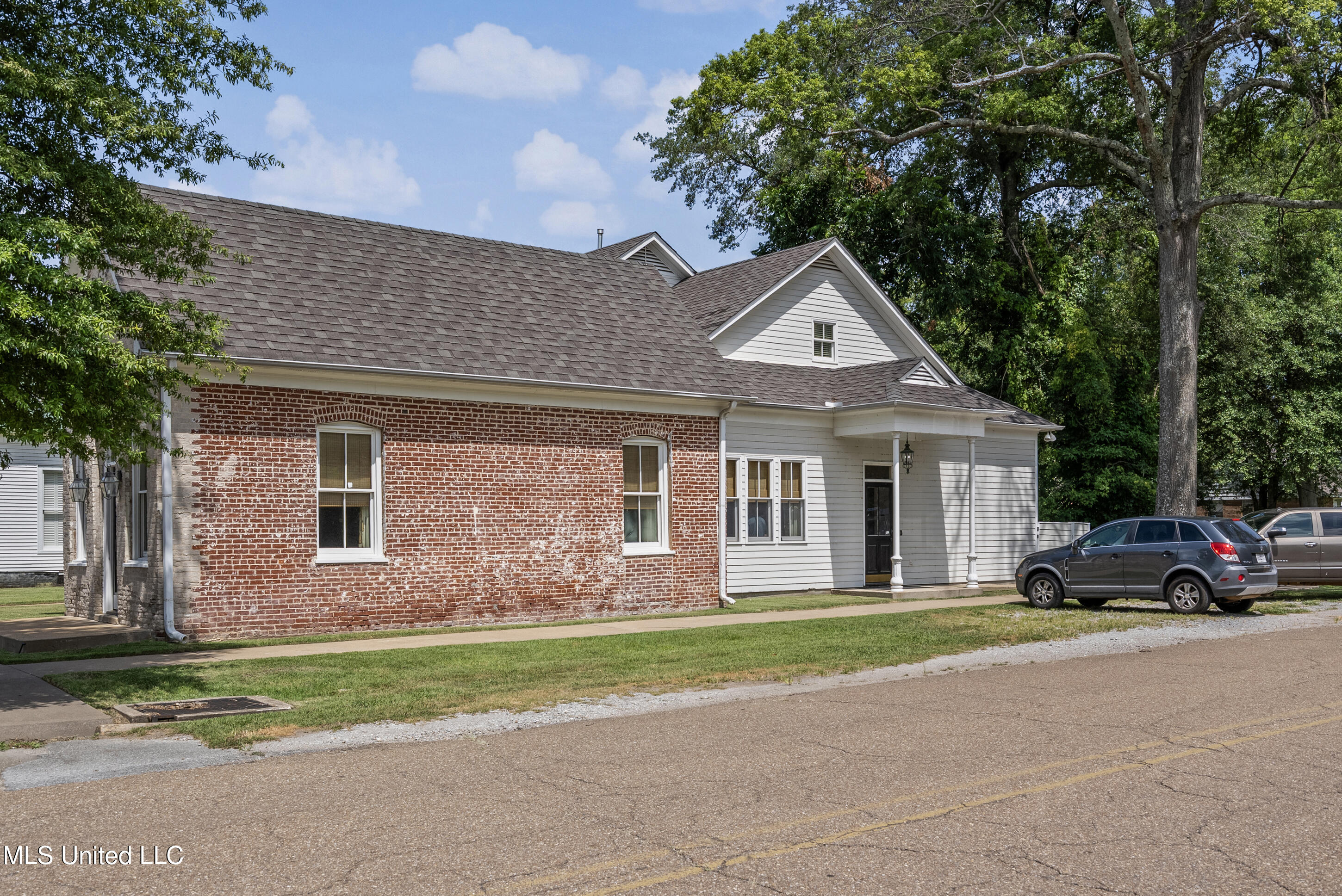 987 Harris Street Property Photo 24