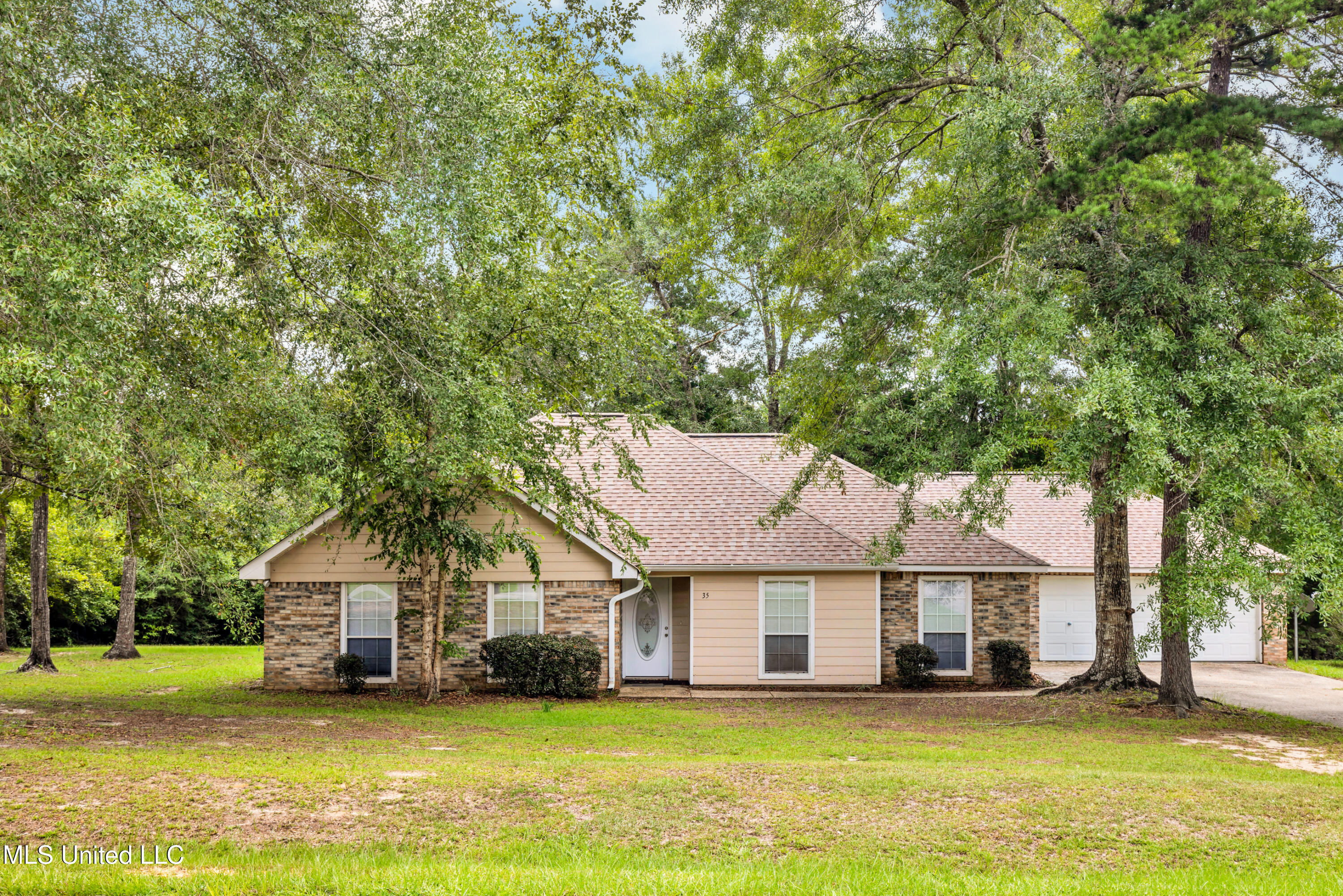 35 Cedar Wood Drive Property Photo 1