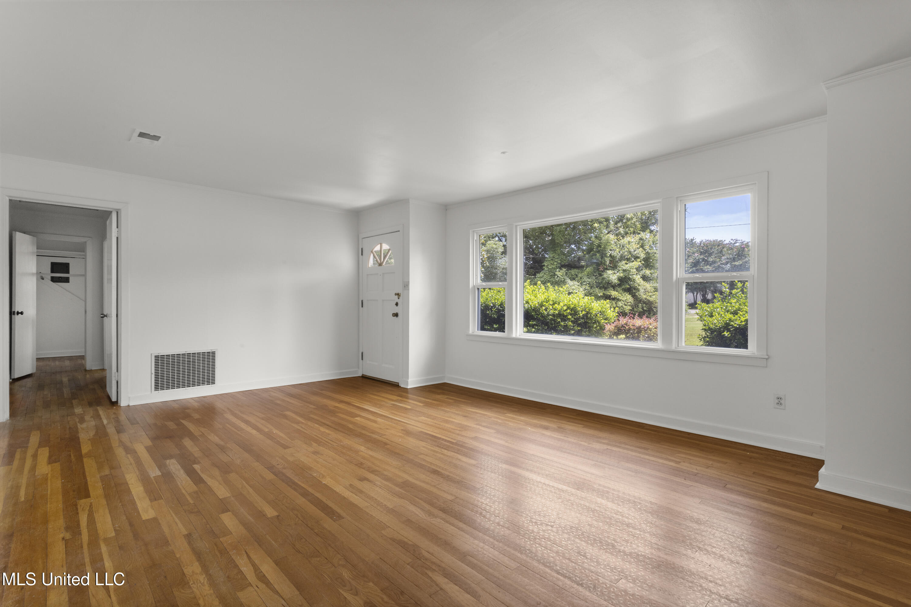 5010 Lawson Avenue Property Photo 6