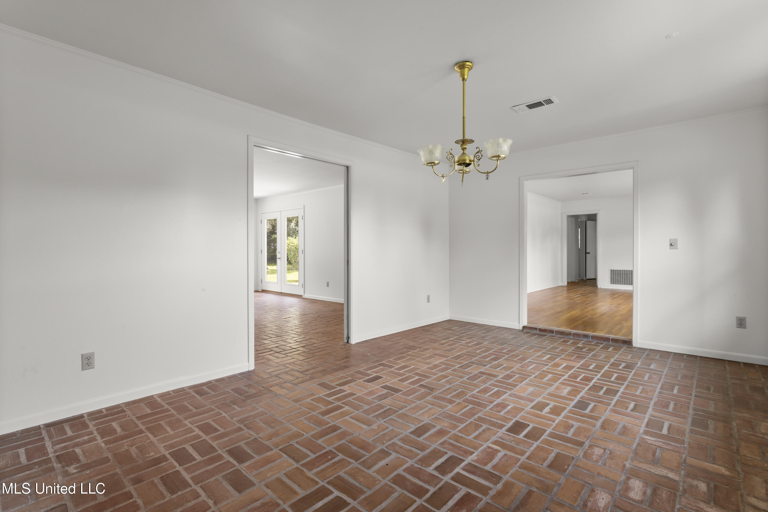 5010 Lawson Avenue Property Photo 10