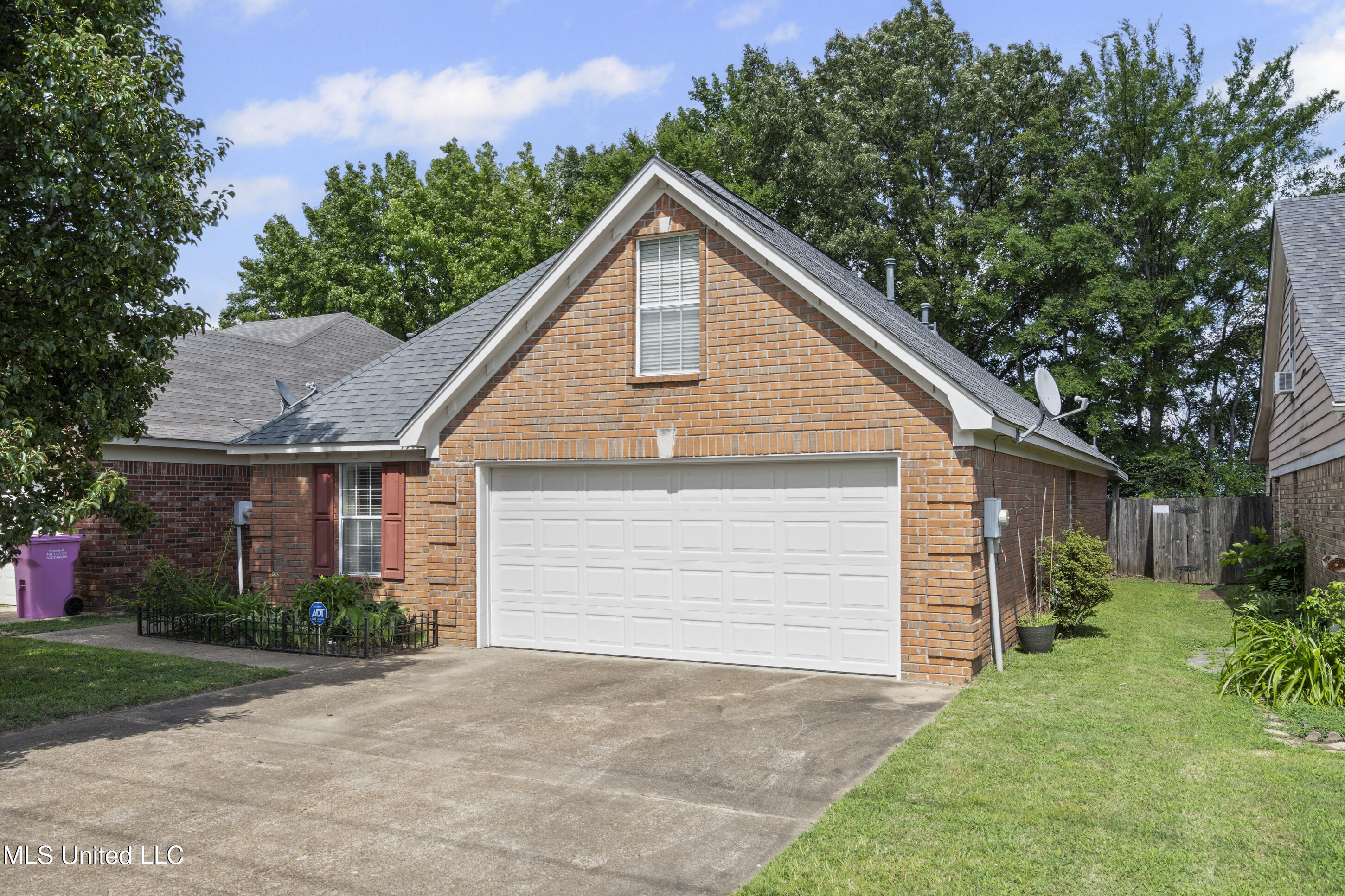 7900 S Chesterfield Drive Property Photo 1
