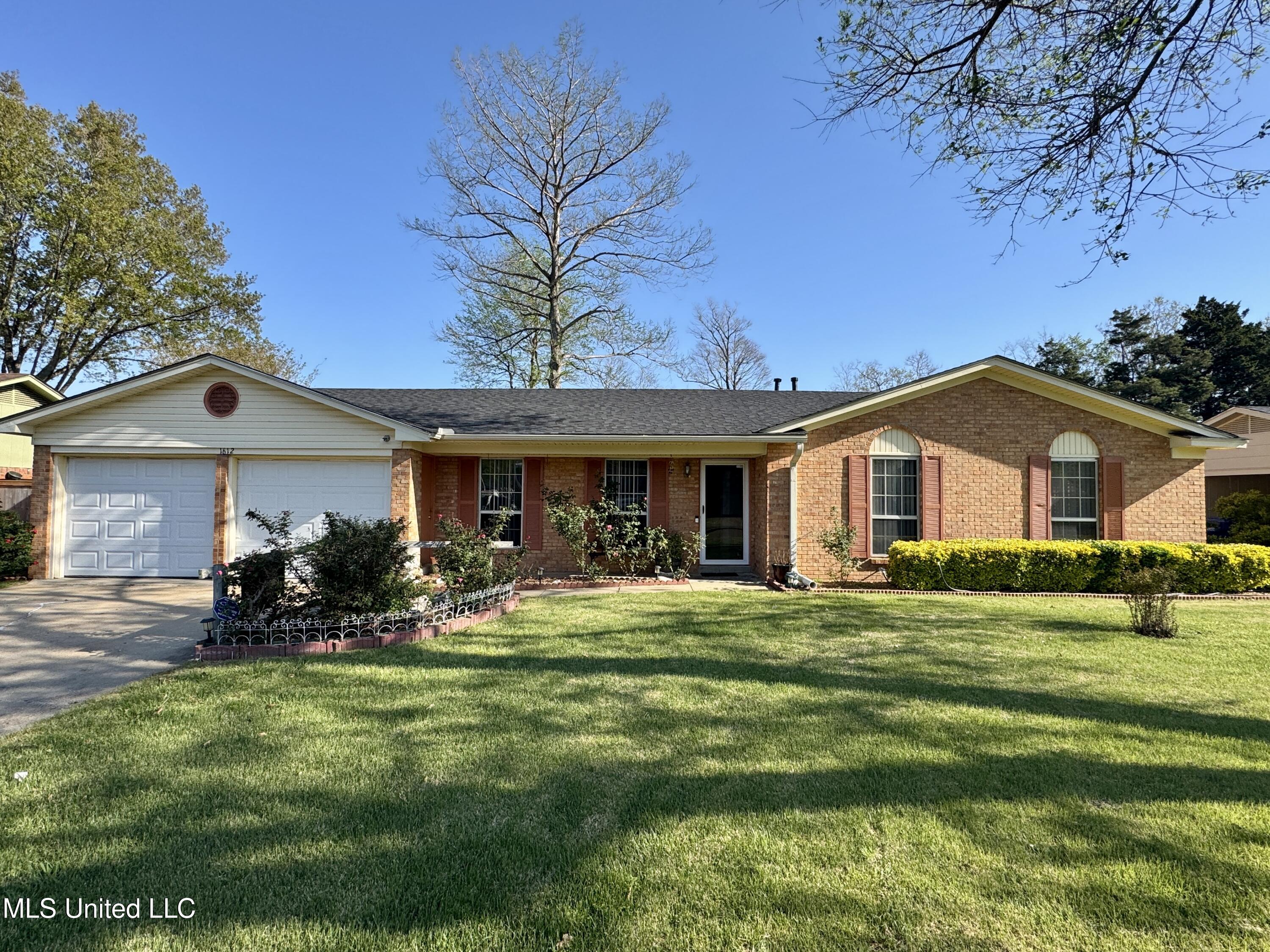 1612 College Street Property Photo 1