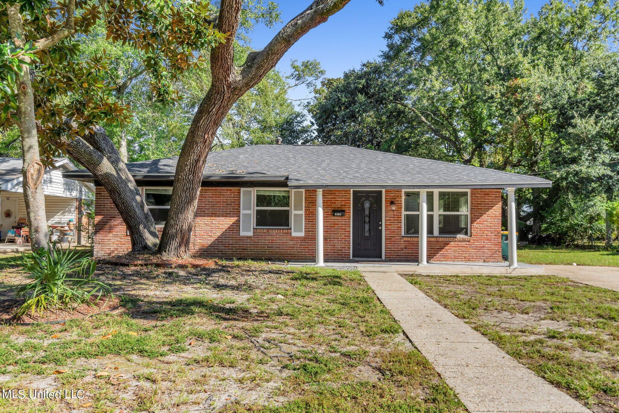 1616 Lewis Avenue Property Photo 1