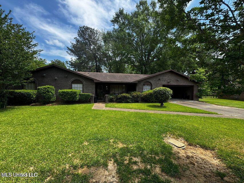 745 Woodlake Drive Property Photo 1