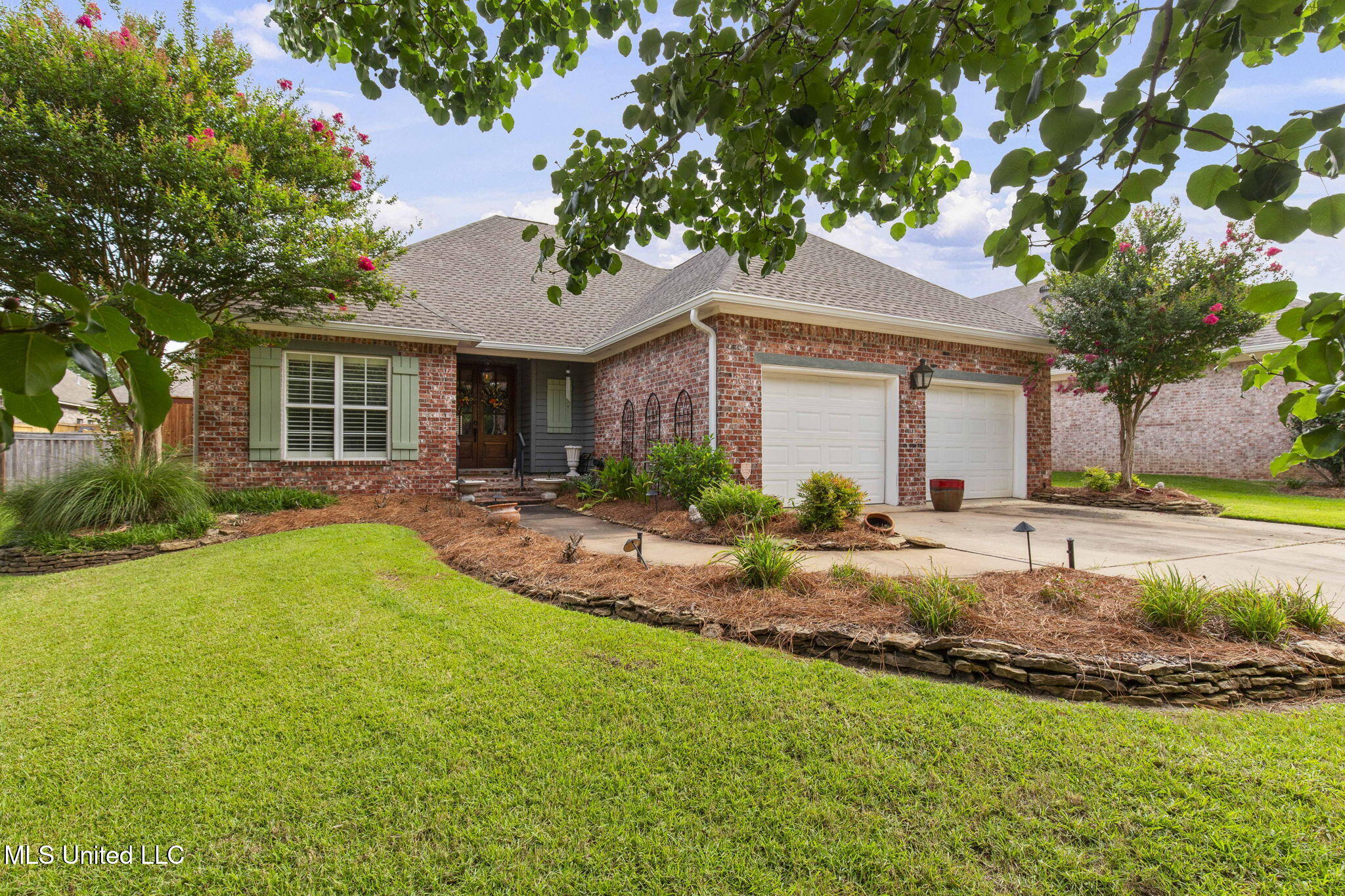 225 E Towne Drive Property Photo 1