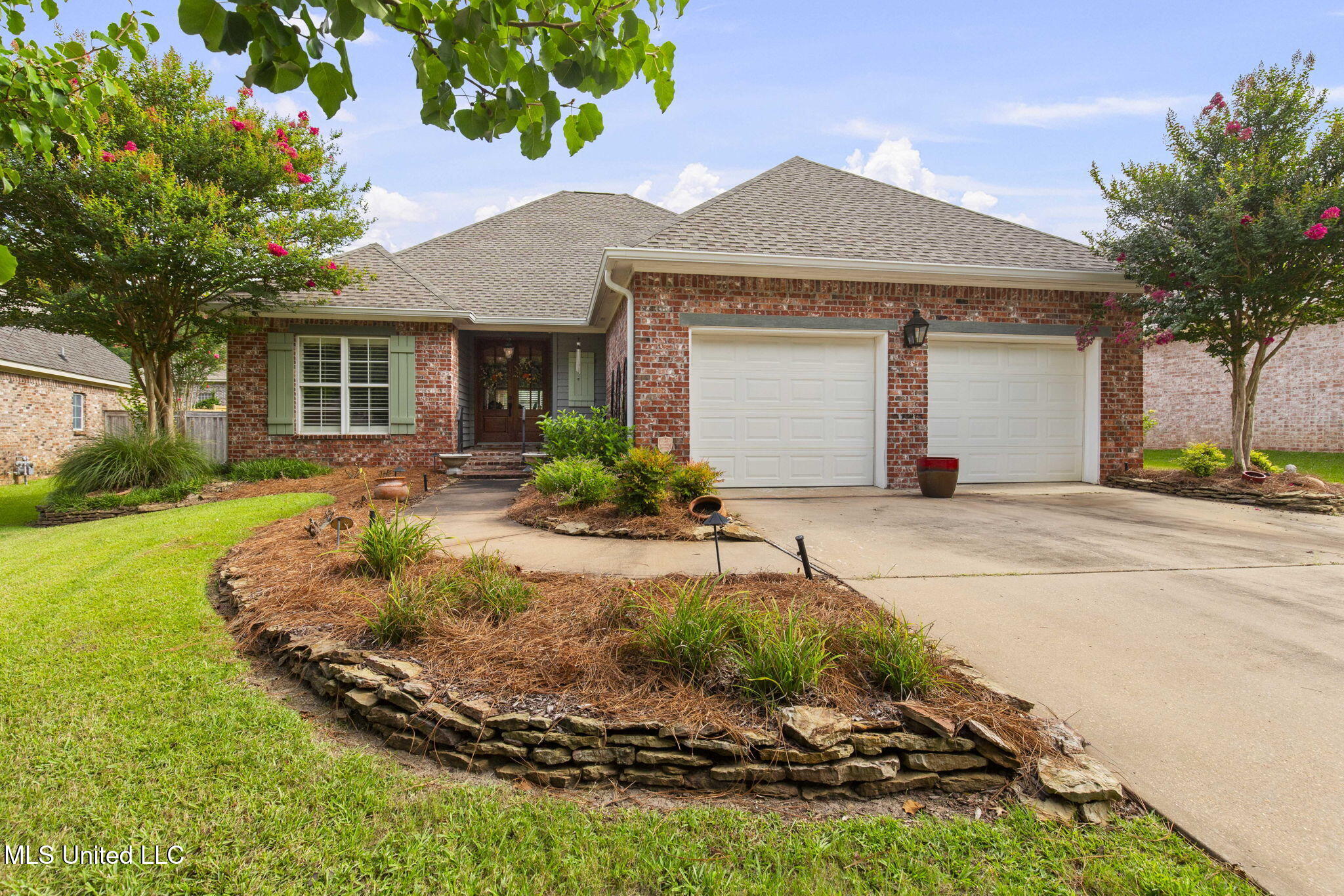 225 E Towne Drive Property Photo 1