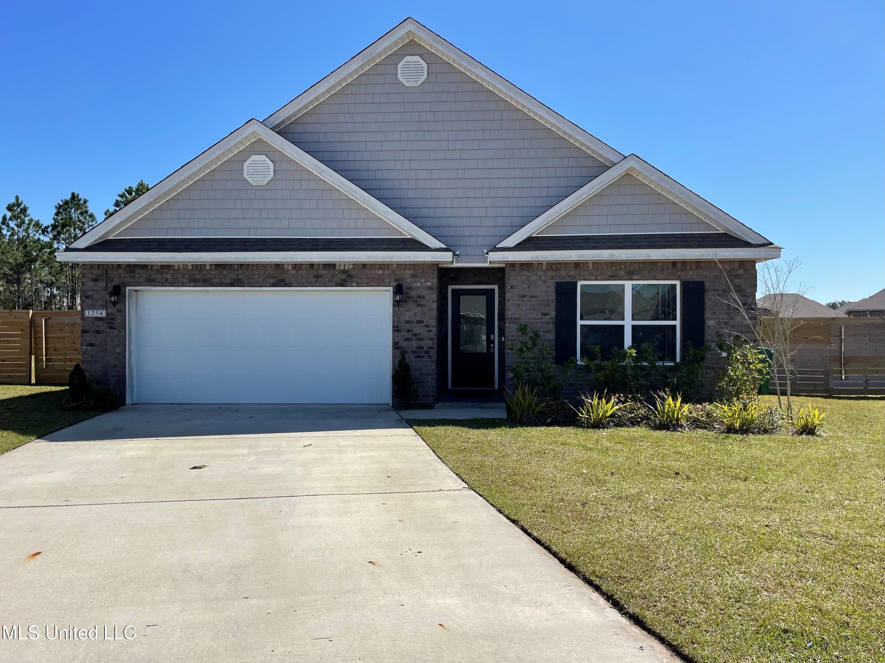 1254 Lilac Cove Property Photo 1