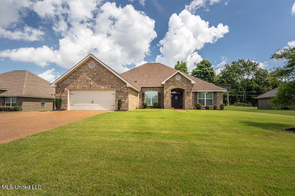 8706 Courtly Circle N Property Photo 1