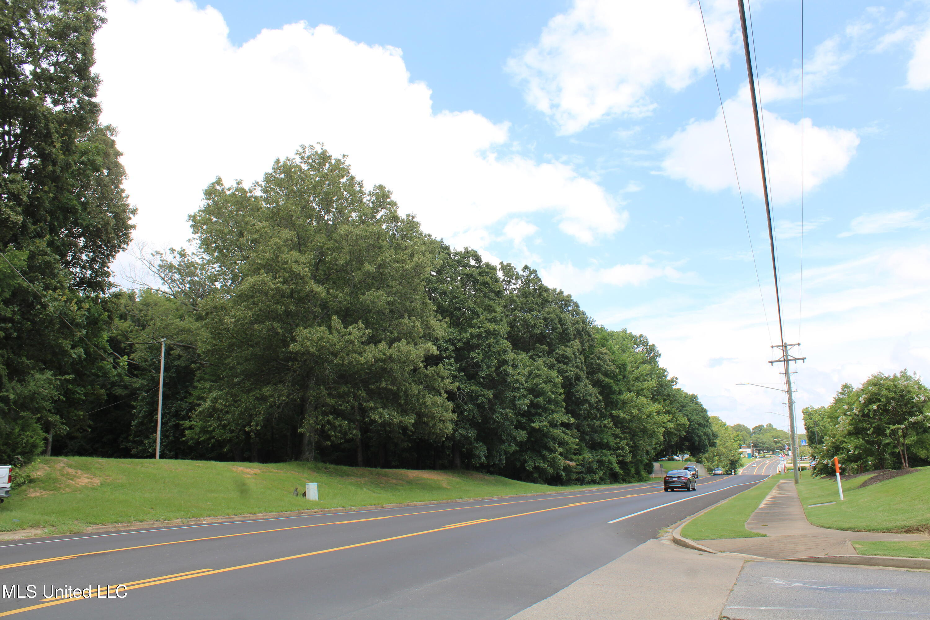 8654 Goodman Road Property Photo 2