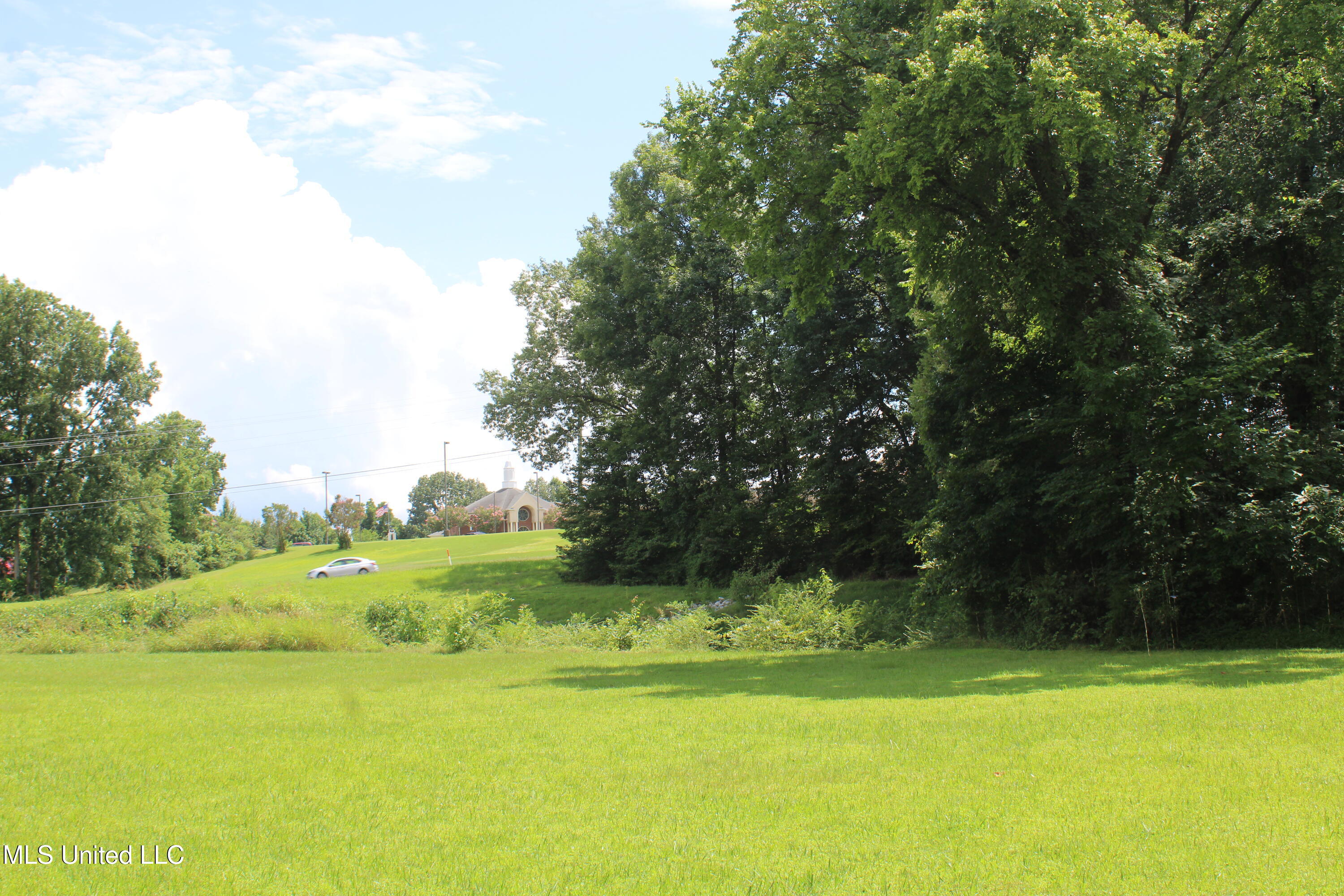 8654 Goodman Road Property Photo 11