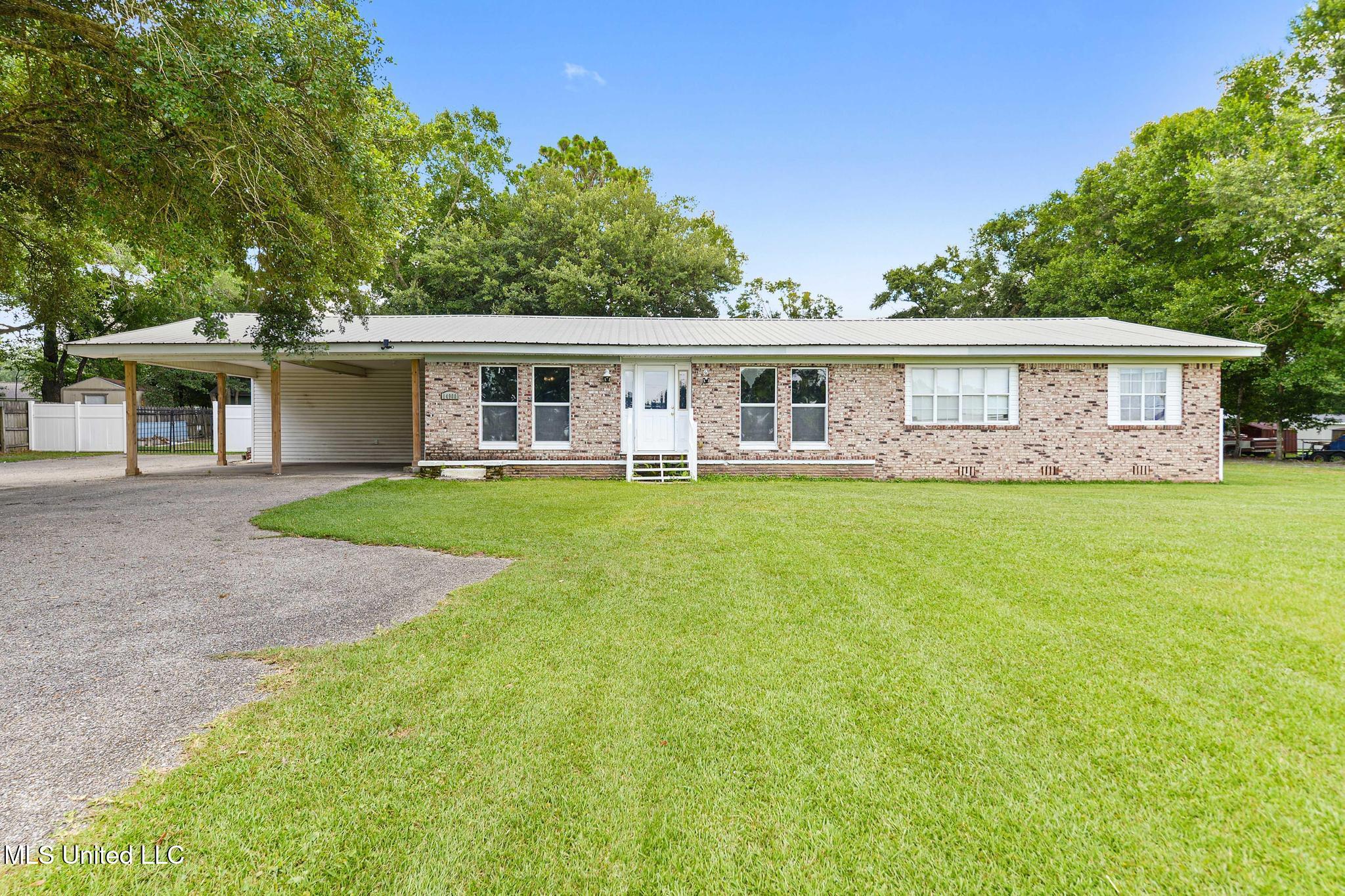 14900 Angela Drive Property Photo 1