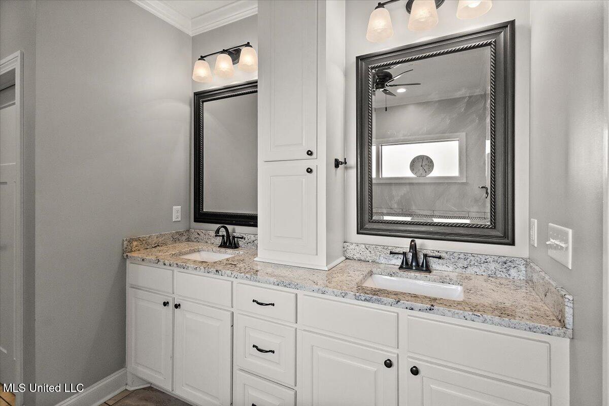 311 E Brandon Court Property Photo 20