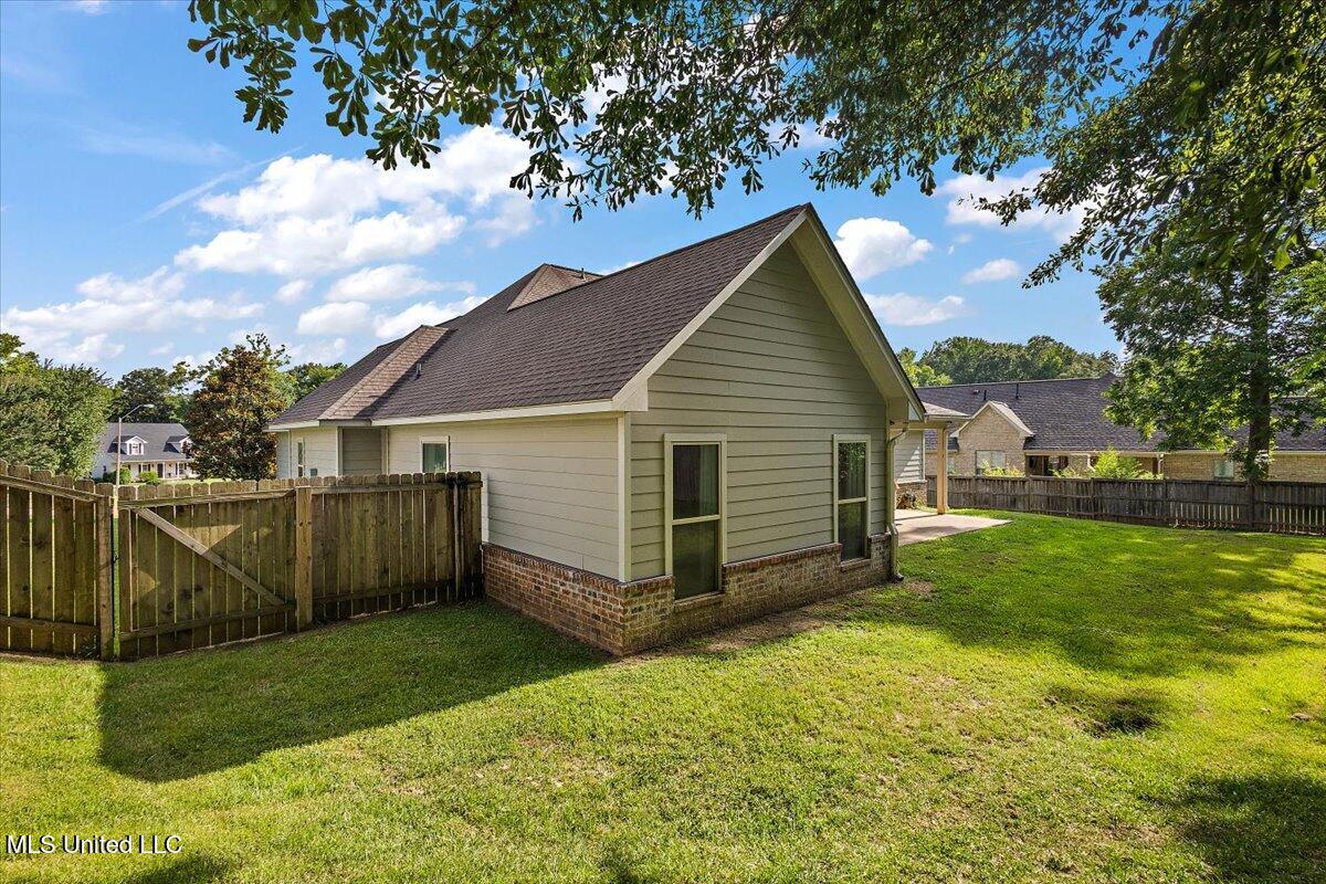 311 E Brandon Court Property Photo 35