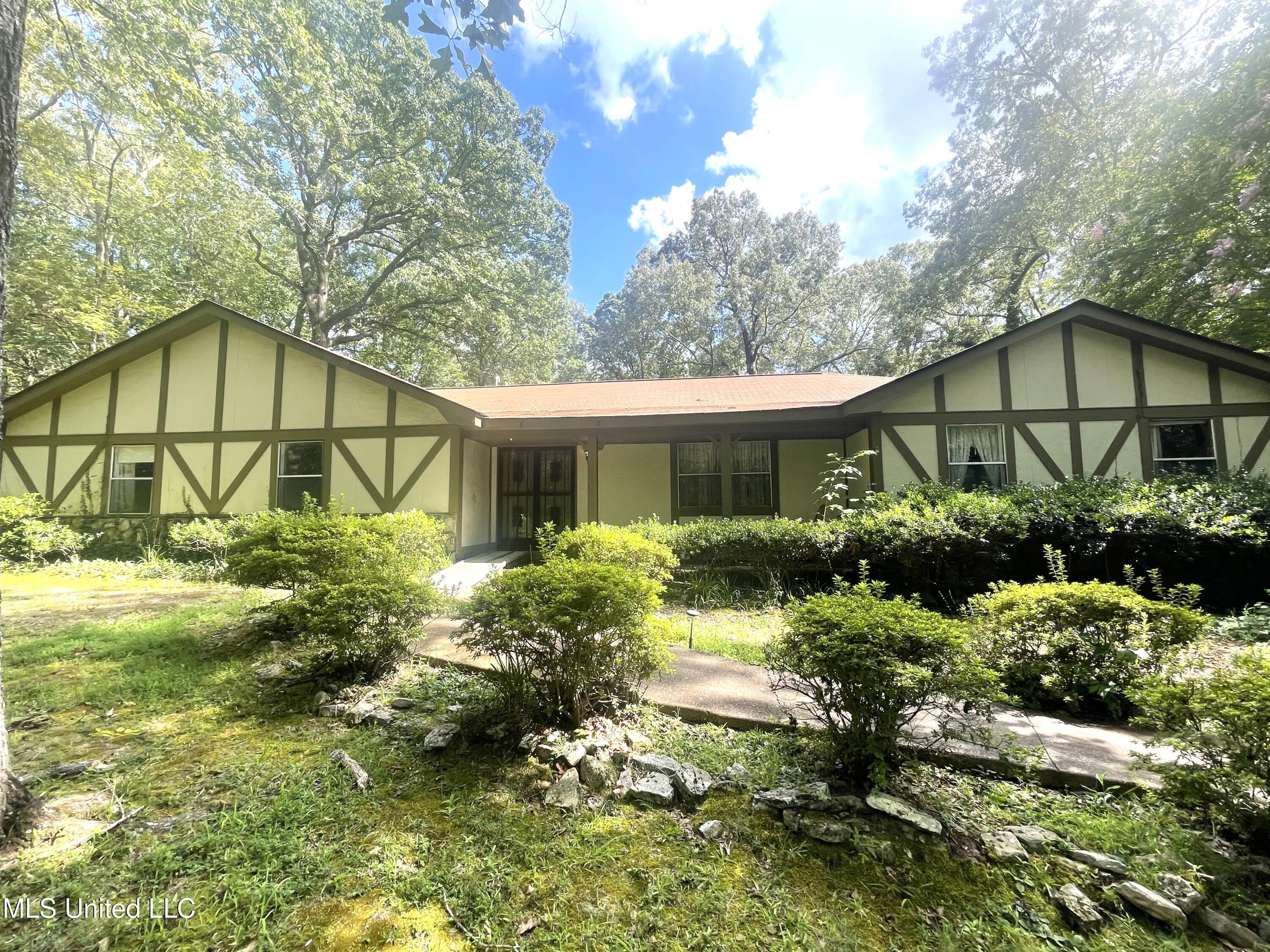 6101 Spring Creek Drive Property Photo 1