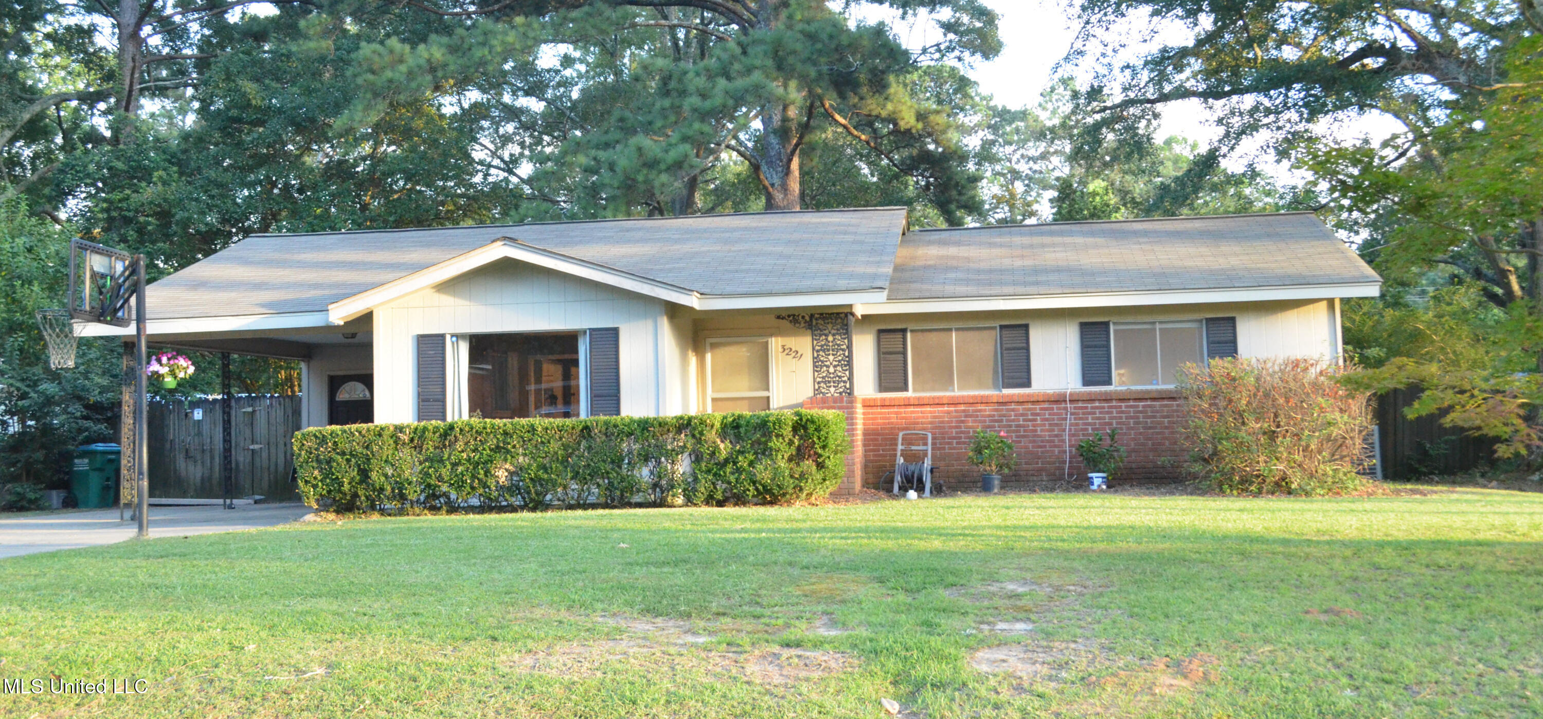 3221 46th Street Property Photo 1