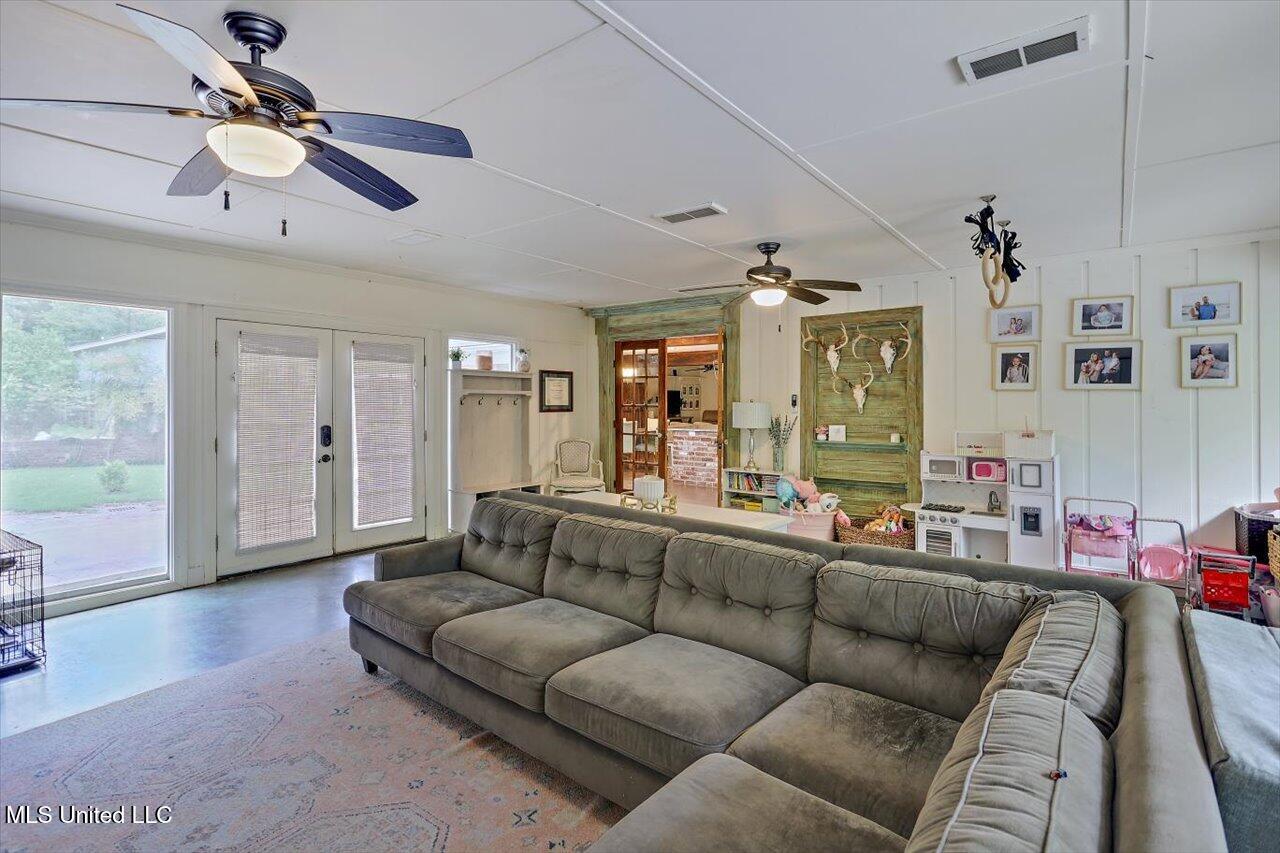 102 Rankin Cove Property Photo 24