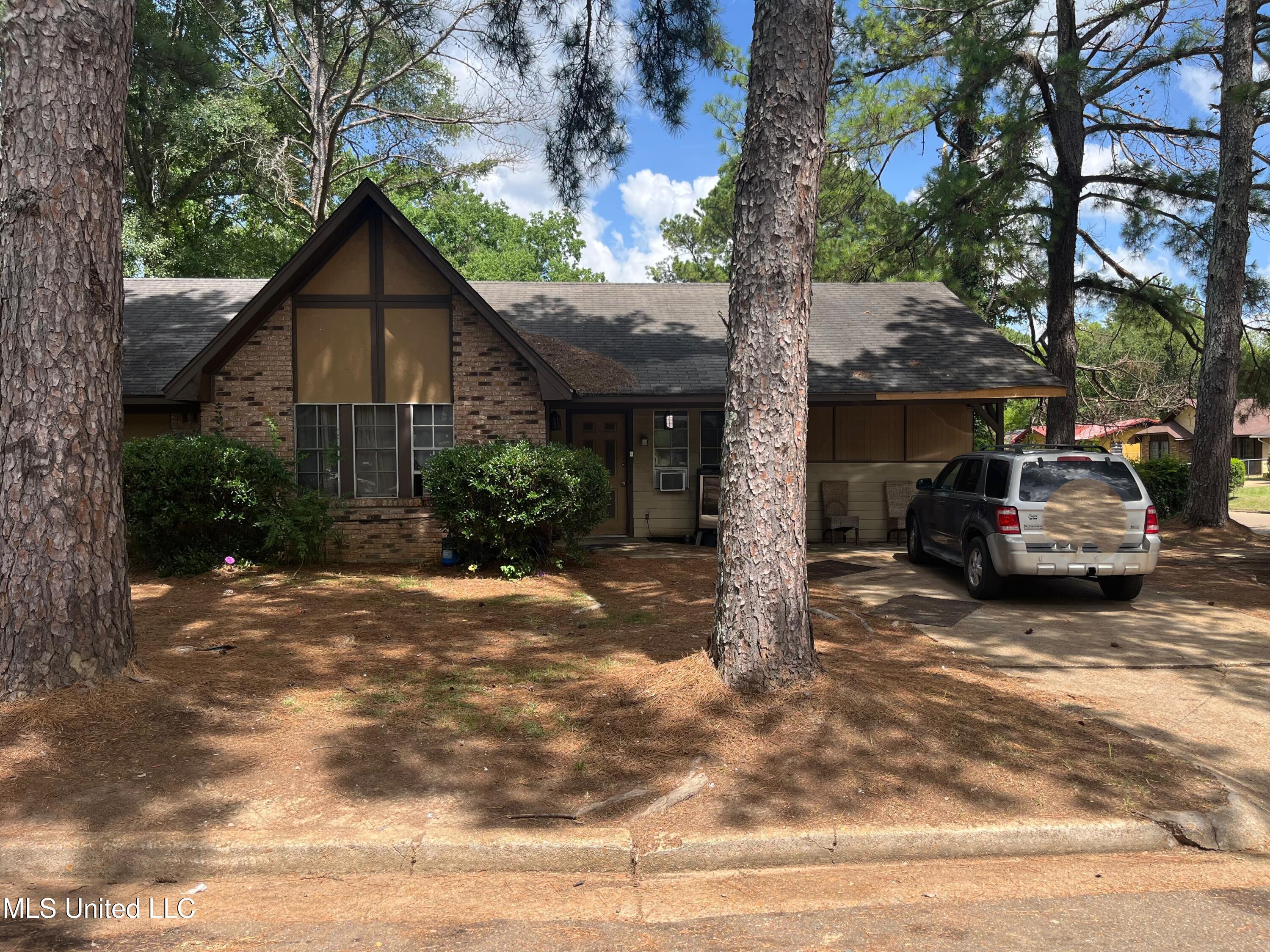 6628 Lake Glen Drive Property Photo 1