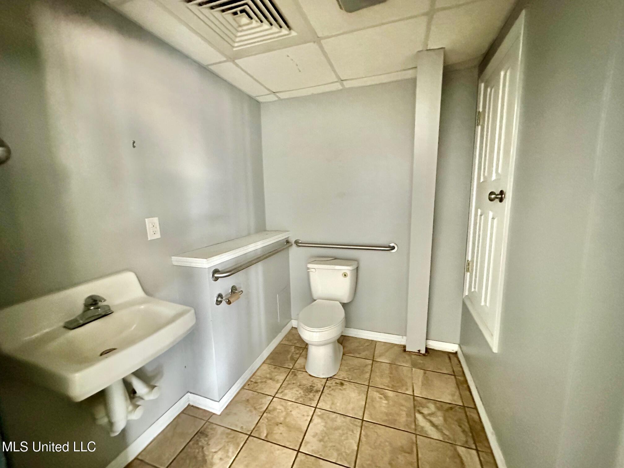 820 Pass Road Property Photo 6