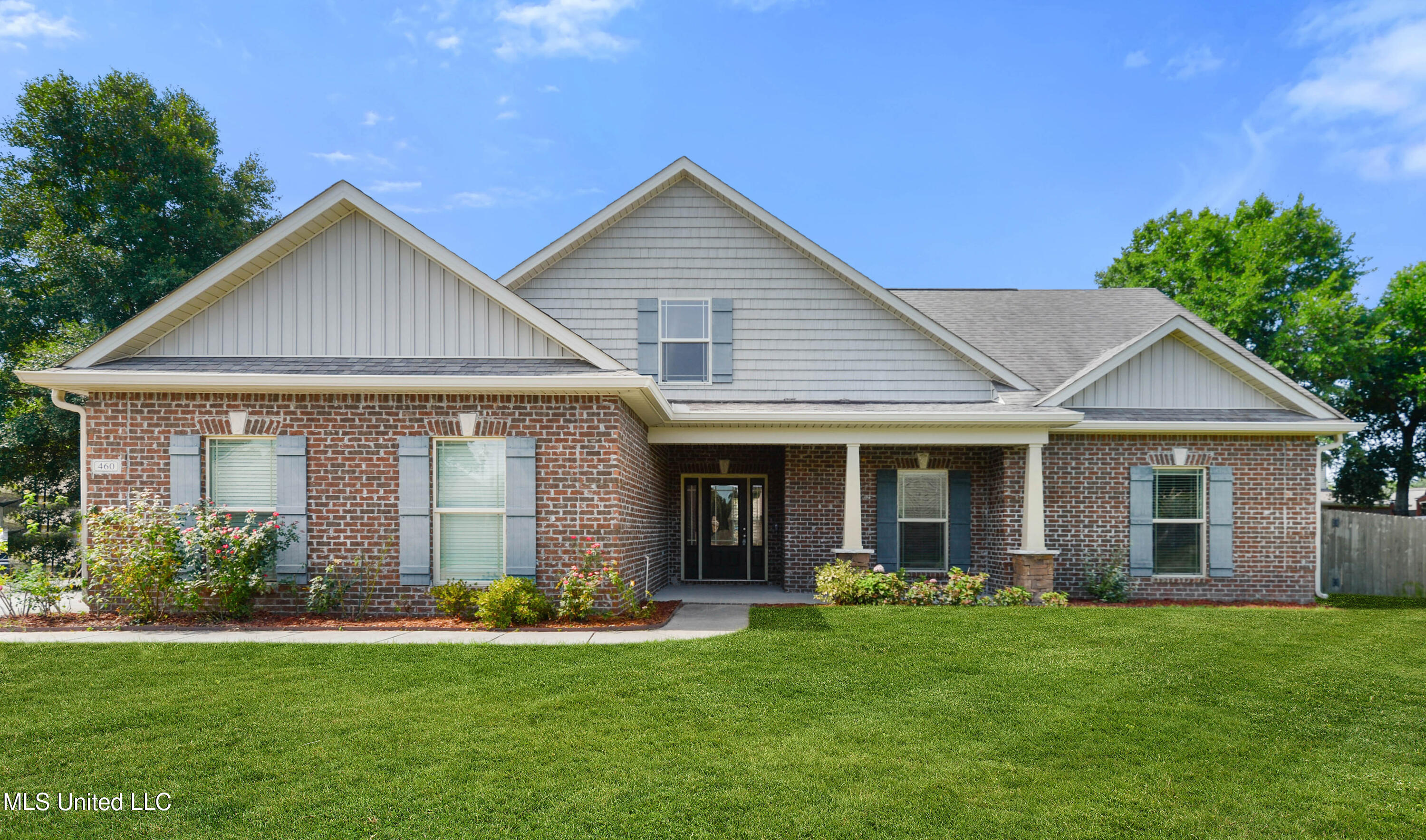 460 Venito Drive Property Photo 1