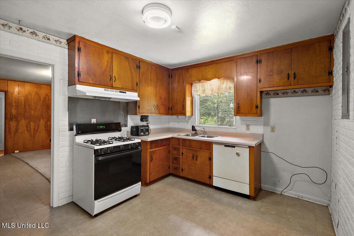 216 Pine Ridge Road Property Photo 9