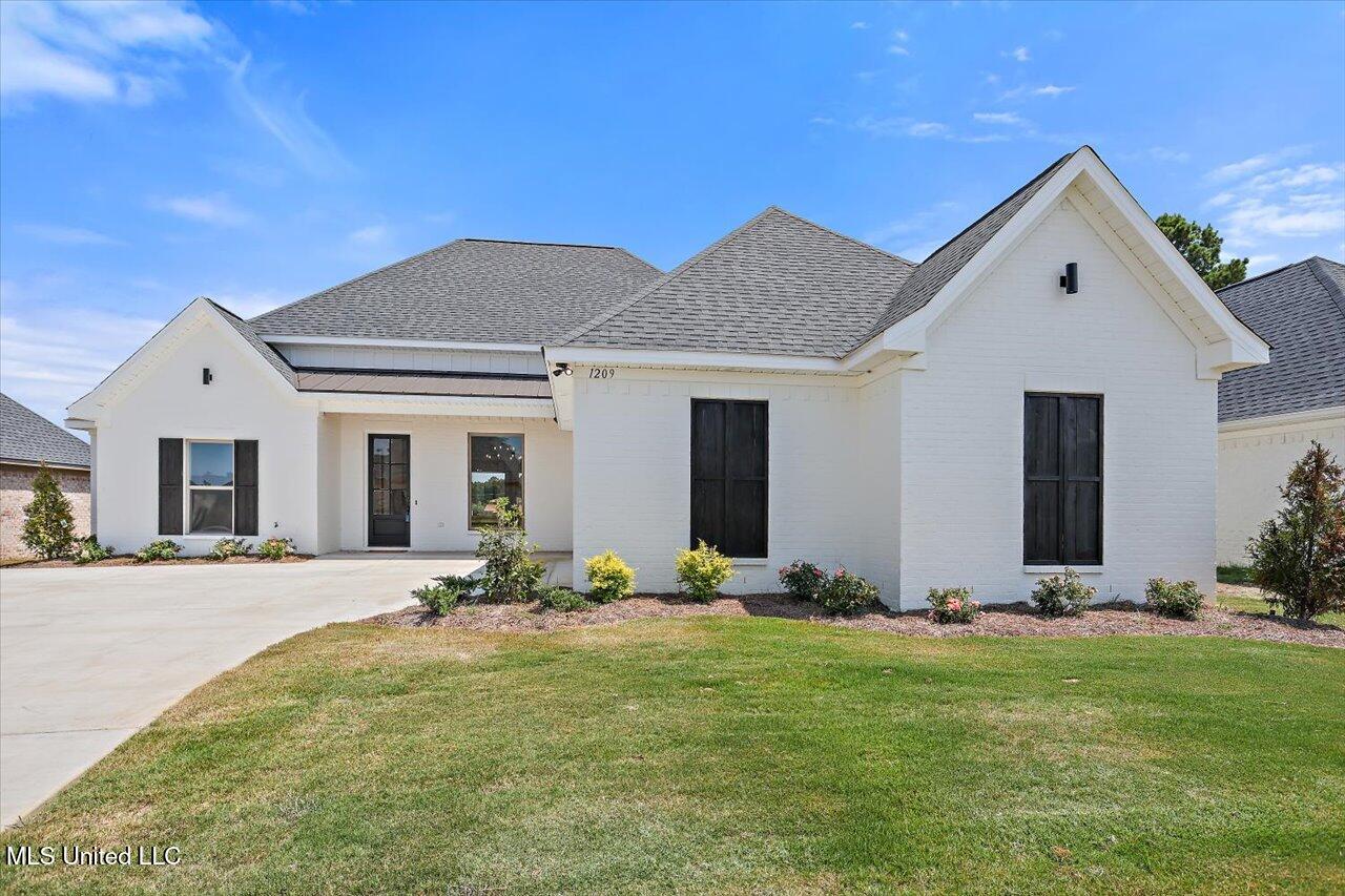 1209 Old Court Crossing Property Photo 1