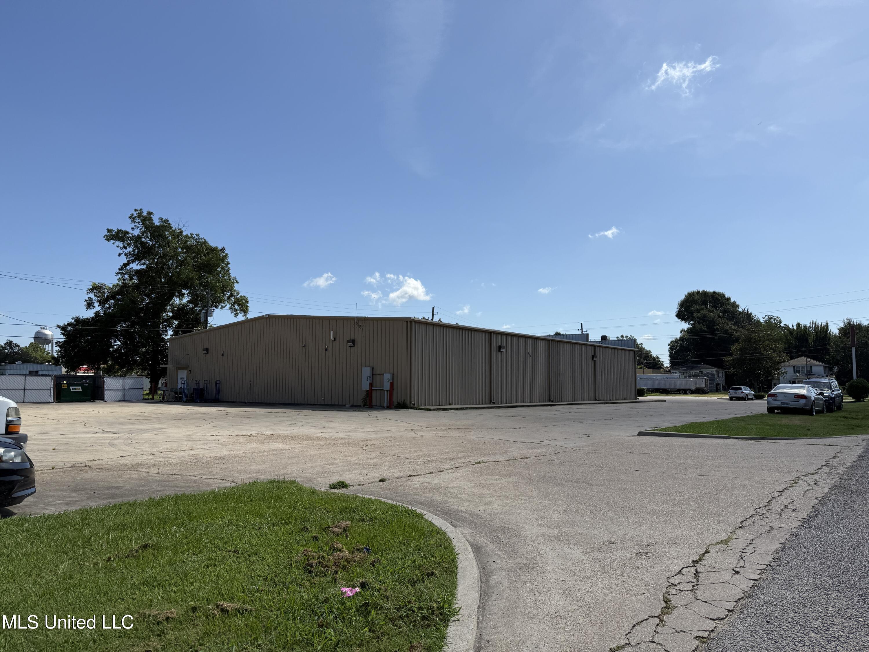 504 Ee Wallace Boulevard Property Photo 3