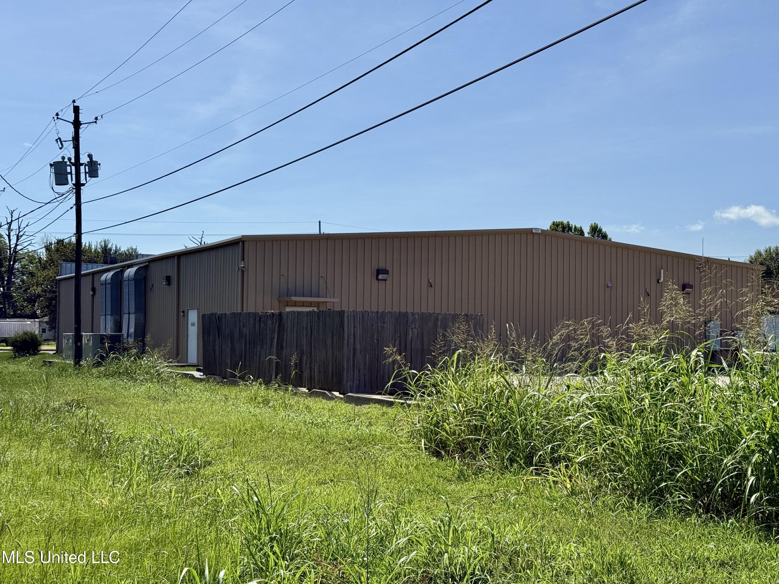 504 Ee Wallace Boulevard Property Photo 4