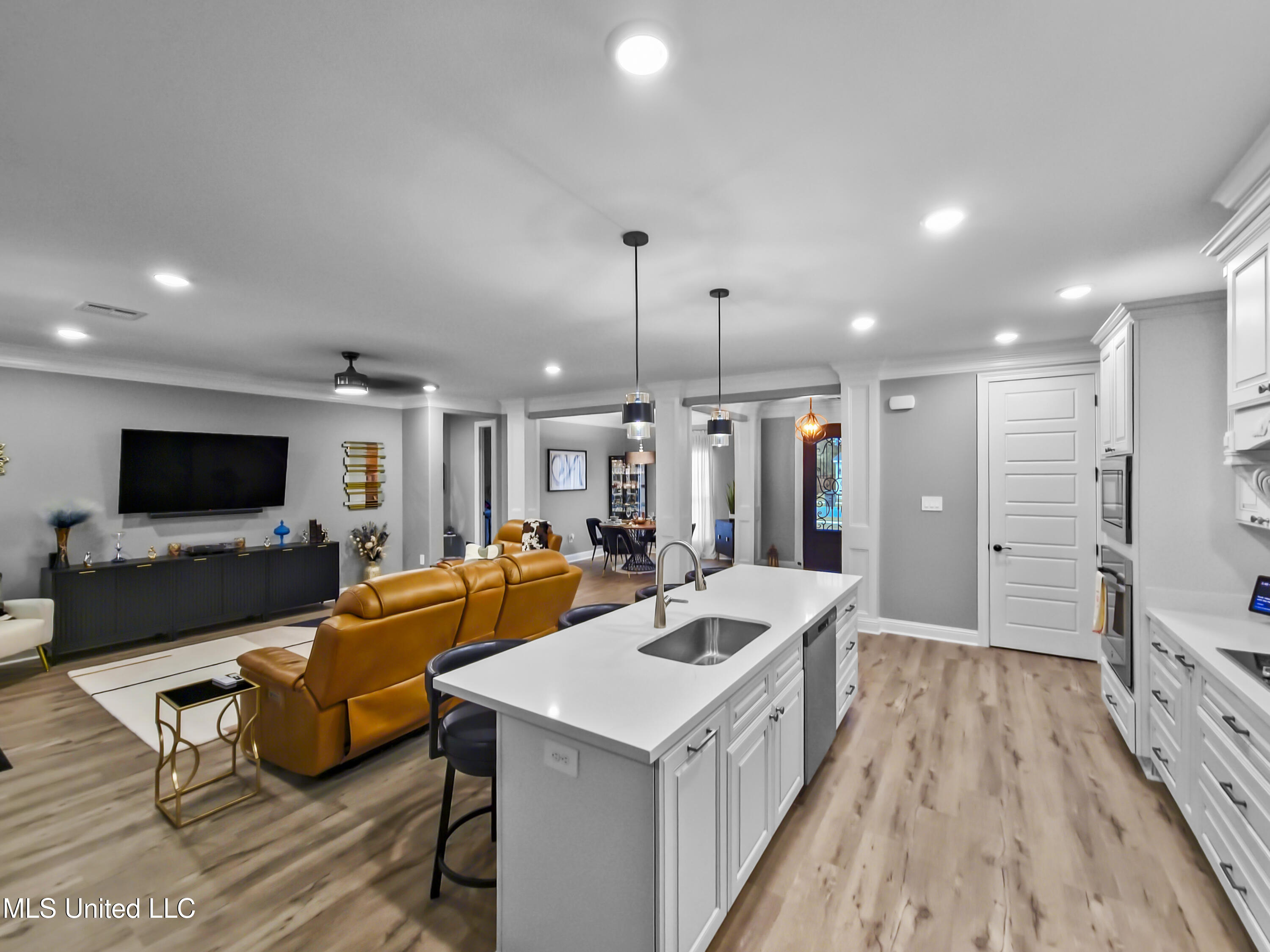 13589 Deer Field Drive Property Photo 3