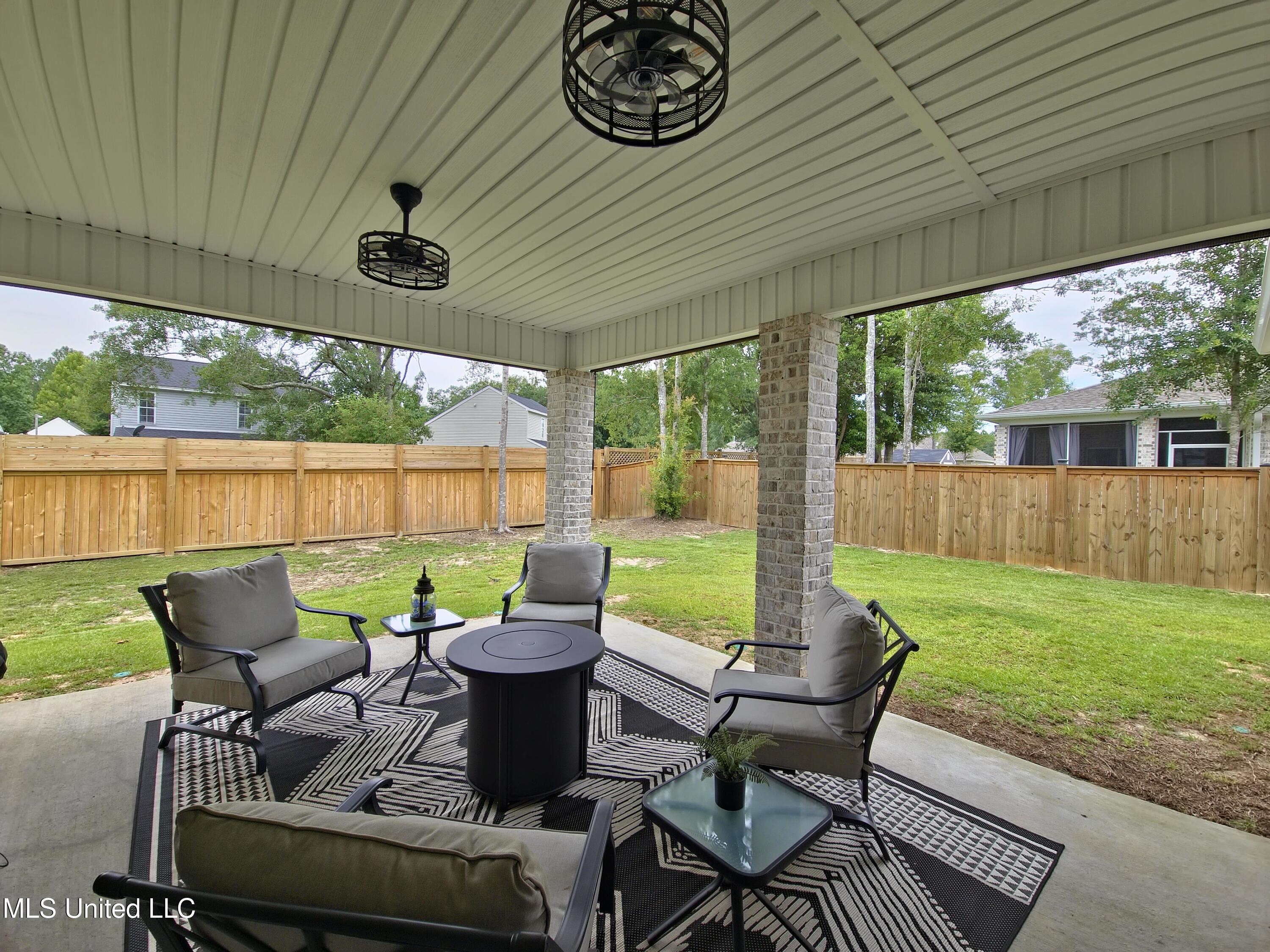 13589 Deer Field Drive Property Photo 6