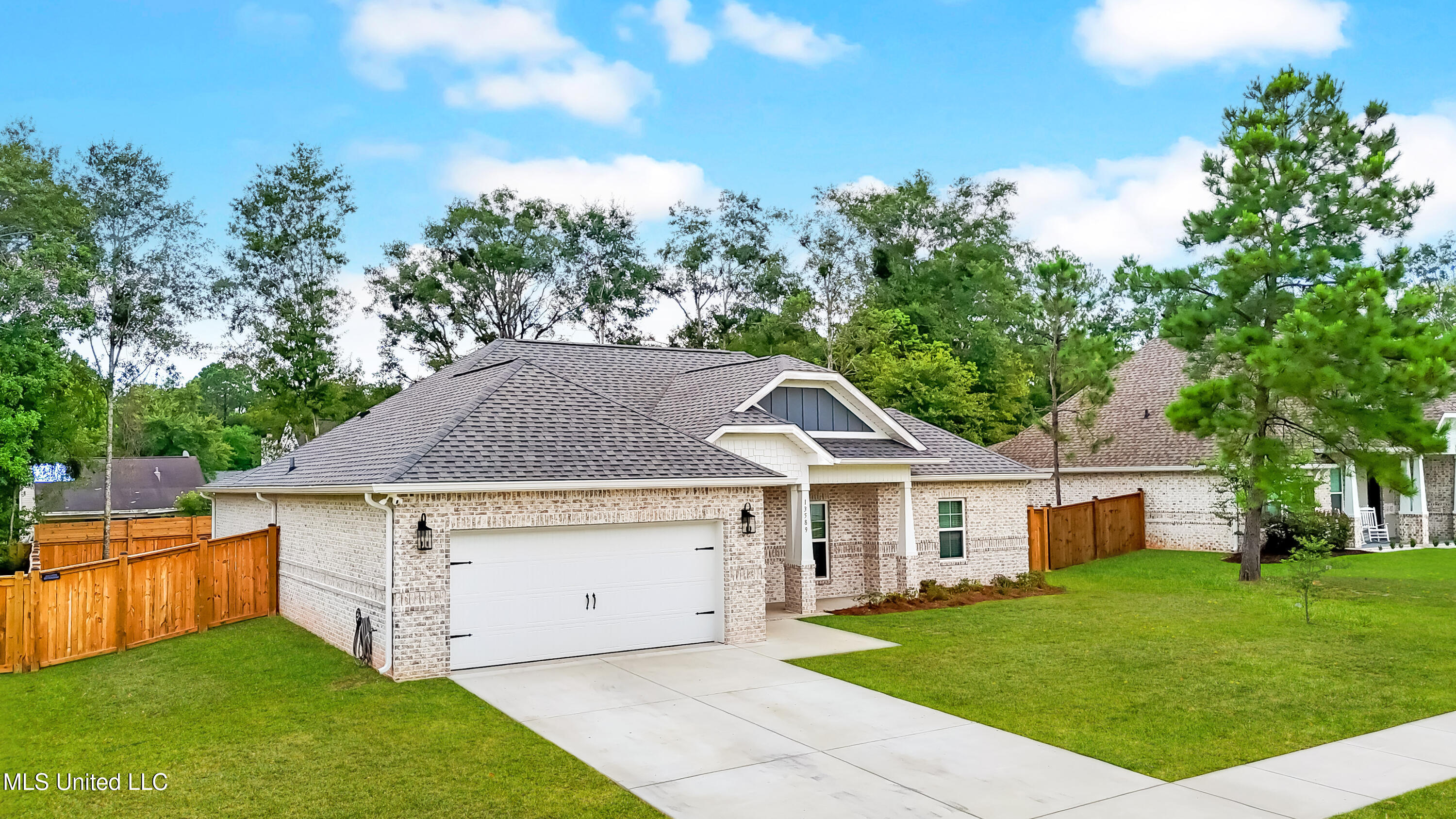 13589 Deer Field Drive Property Photo 10