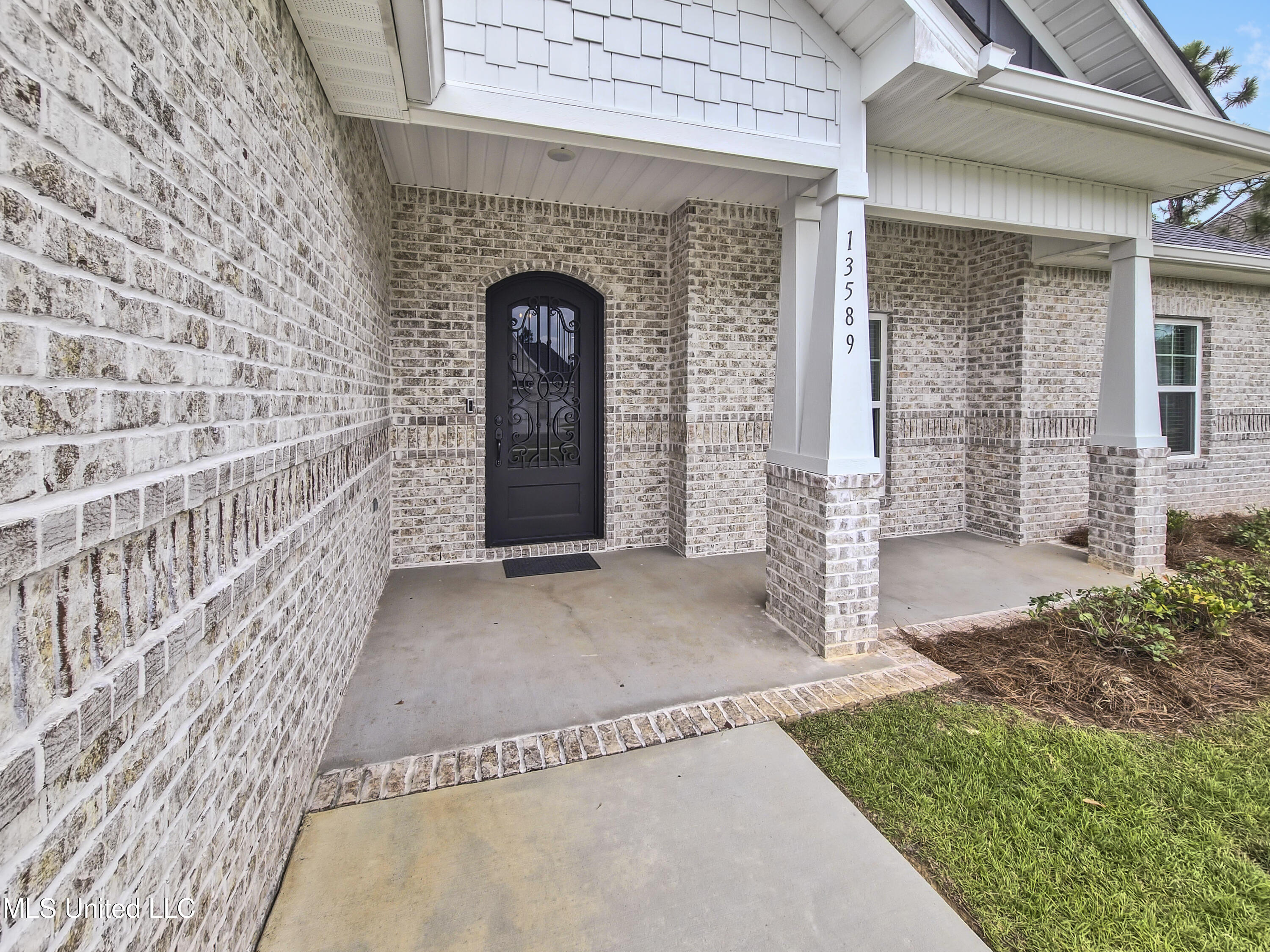 13589 Deer Field Drive Property Photo 11
