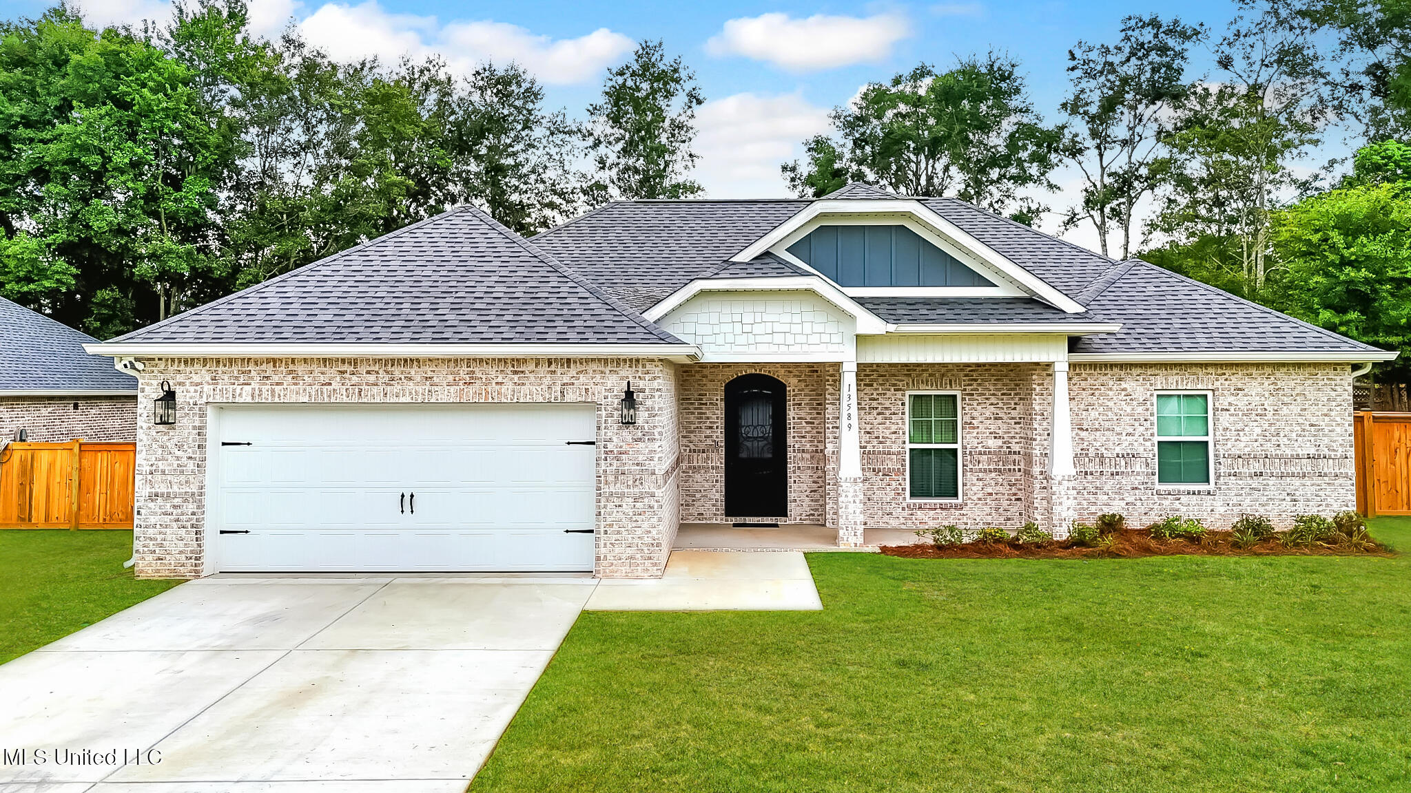 13589 Deerfield Drive Property Photo 1