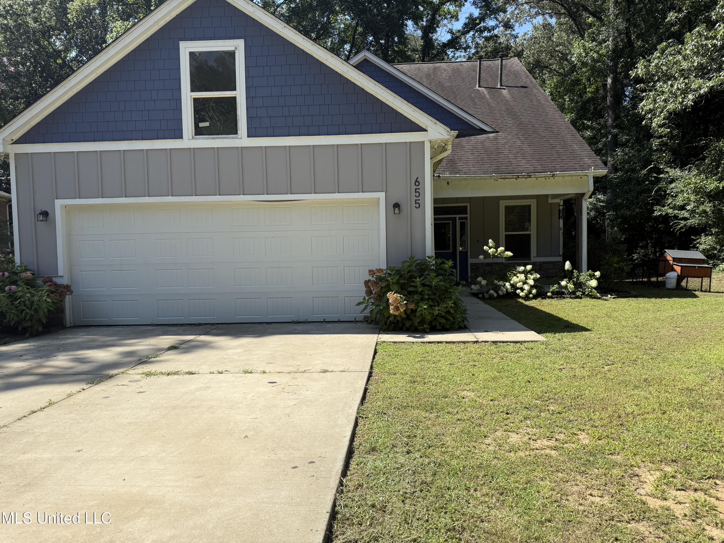 655 S Thunderbird Drive Property Photo 1