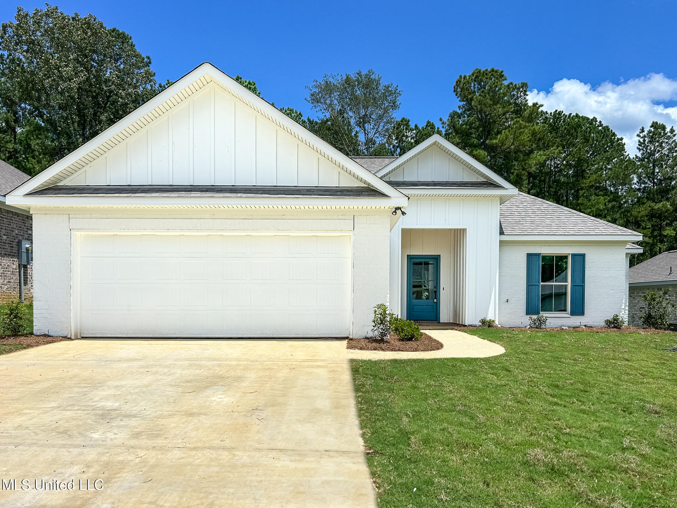 957 Riverside Lane Property Photo 1