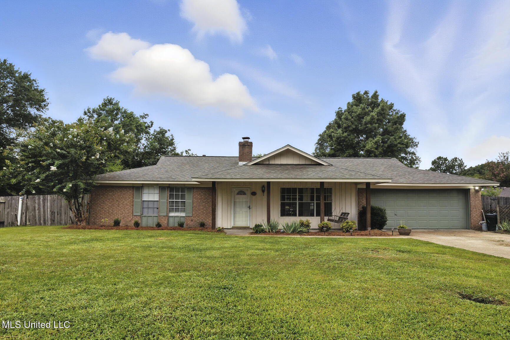 425 Longwood Trail Property Photo